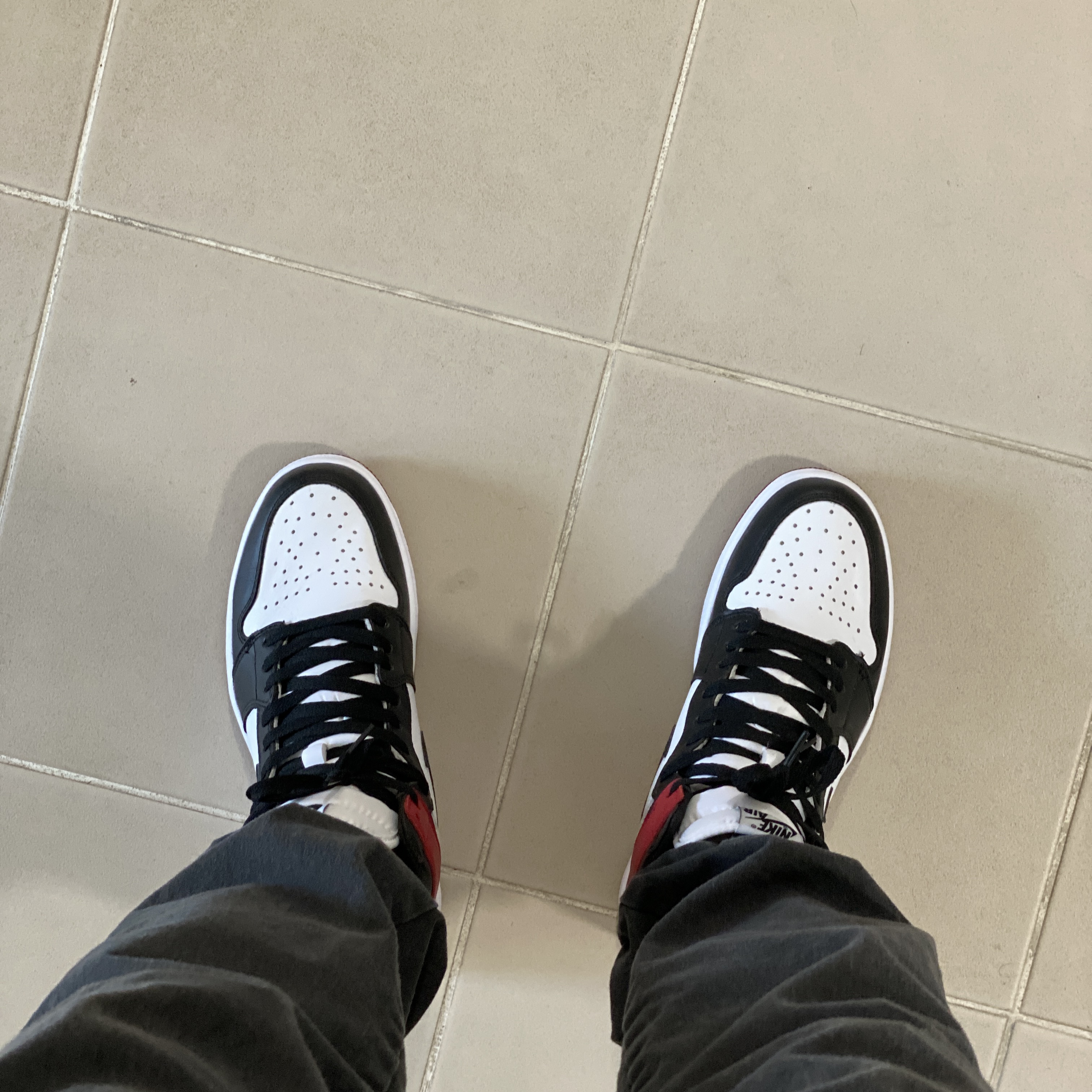 Jordan 1 Retro High OG Black Toe 2016 착용 스타일 - 2