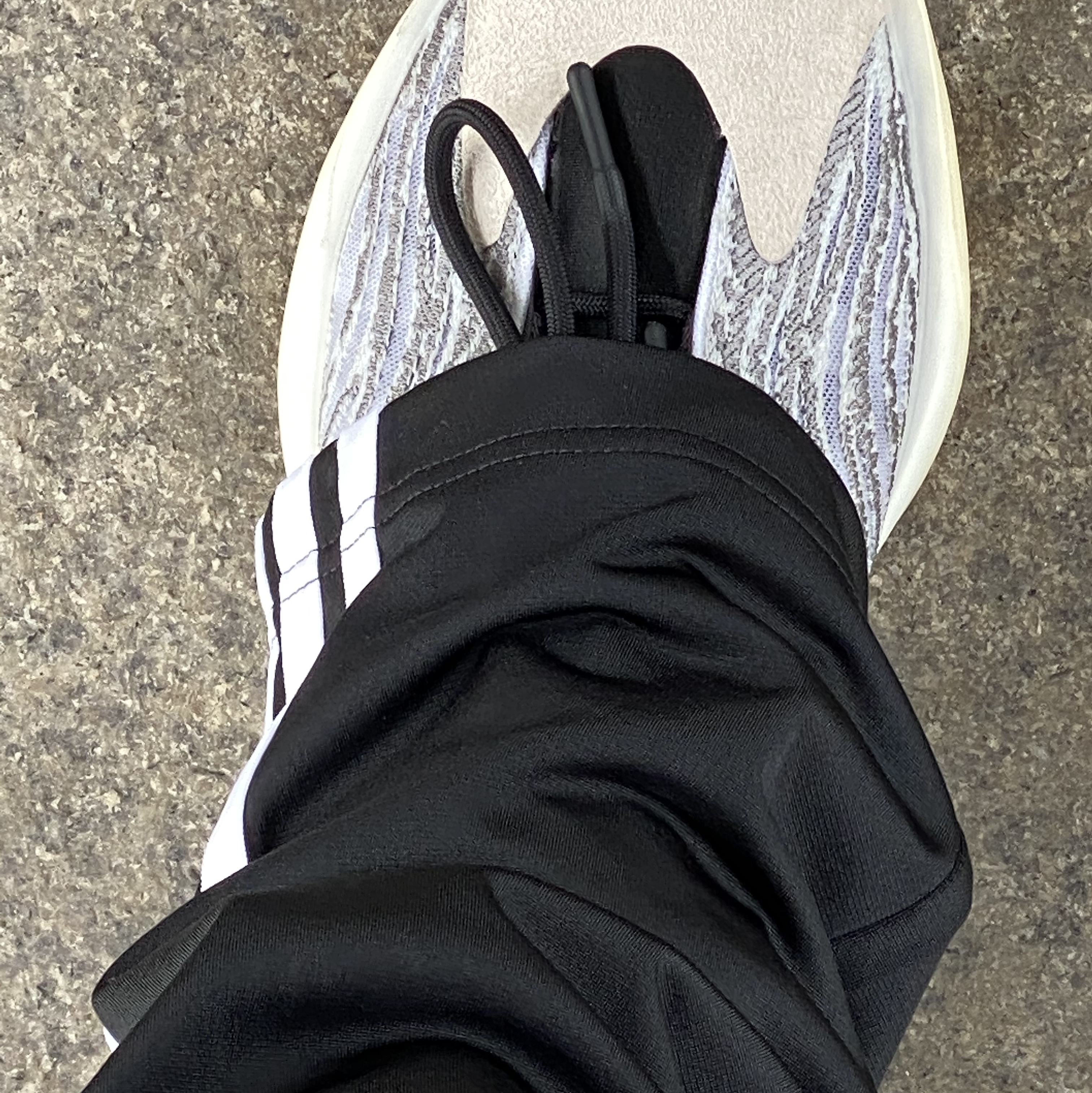 Adidas Yeezy QNTM Lifestyle 착용 스타일 - 3