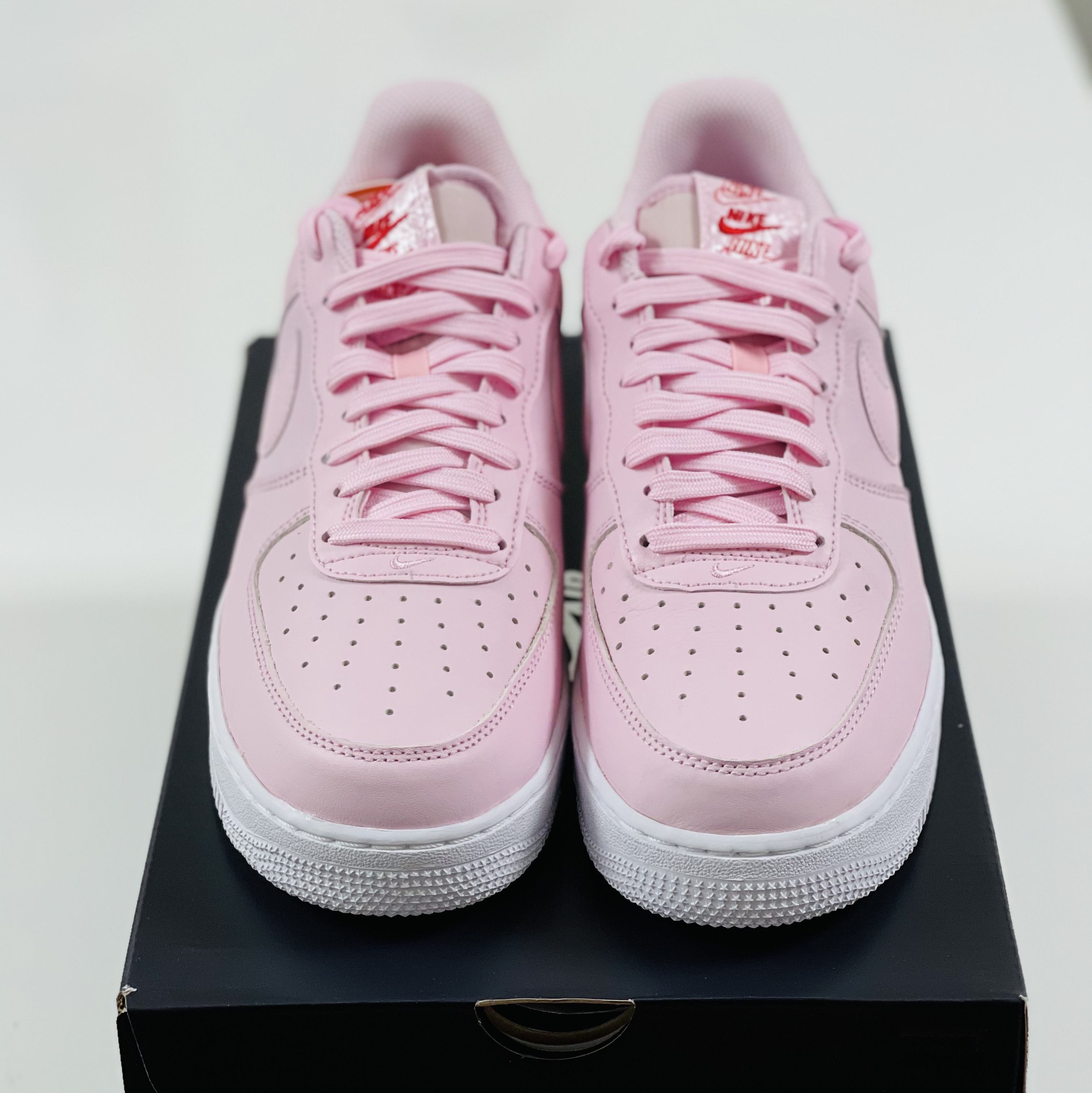 Nike Air Force 1 '07 LX Pink Bag 착용 스타일 - 3