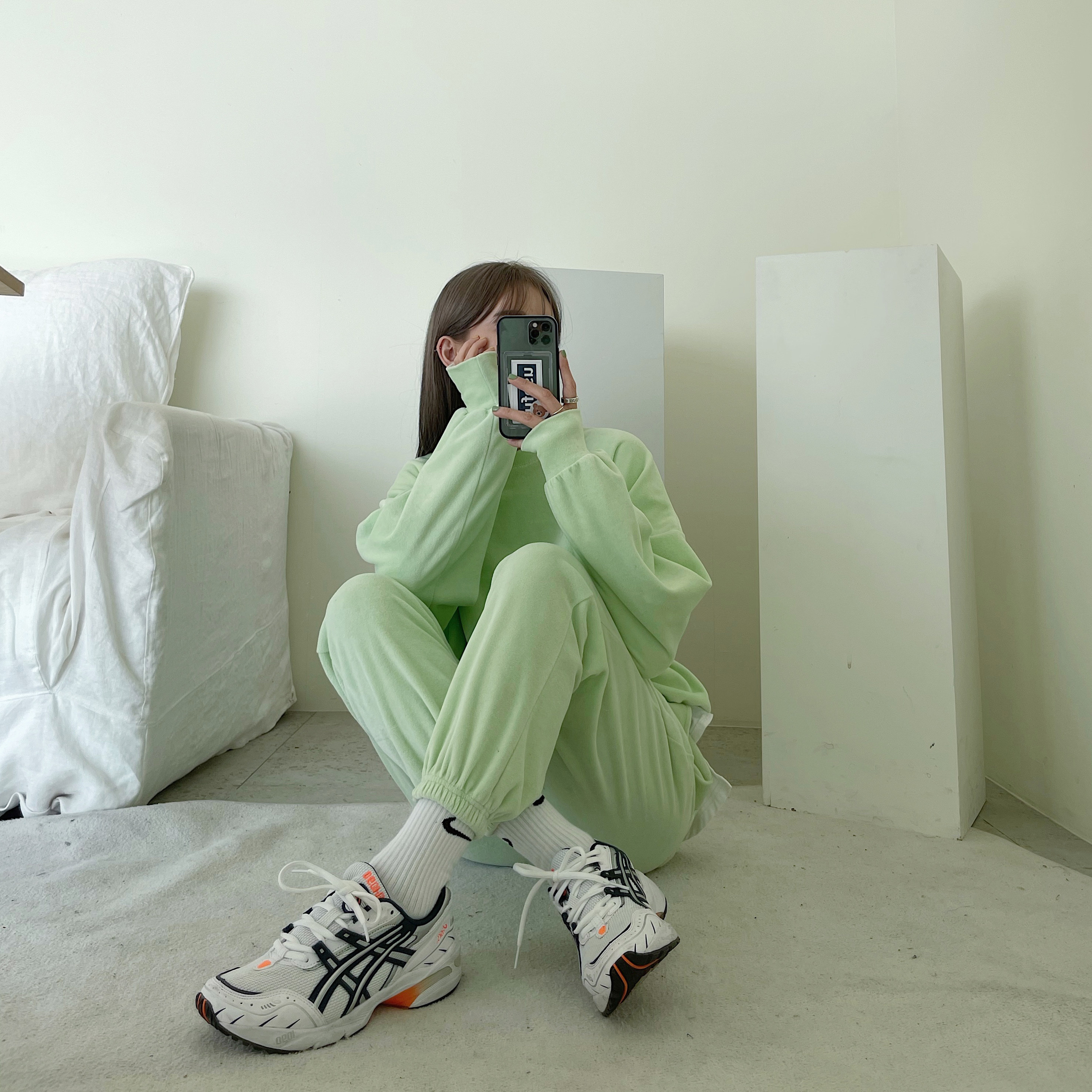 Asics Gel-1090 White Midnight 착용 스타일 - 1