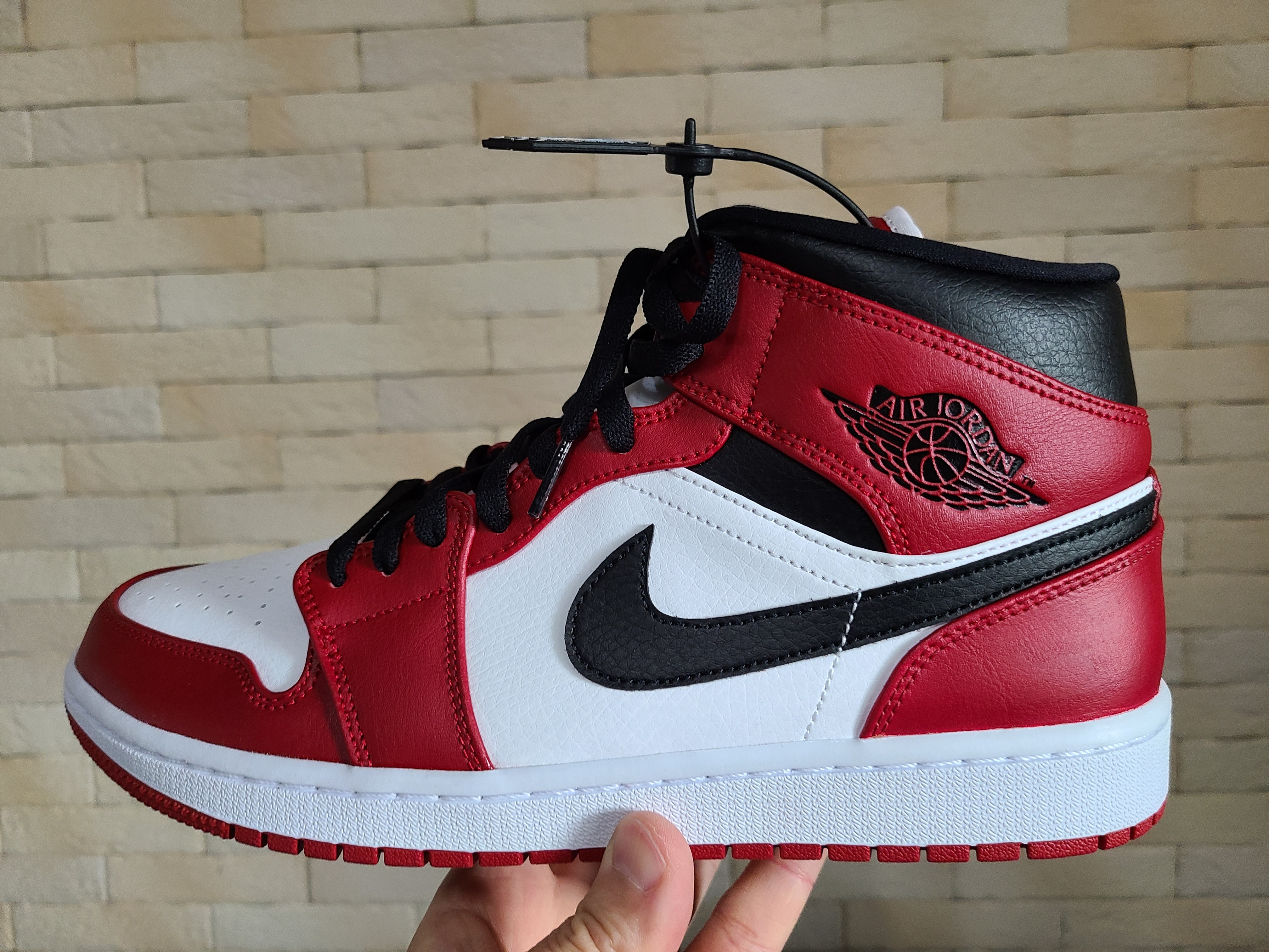 Jordan 1 Mid Chicago 2020 착용 스타일 - 3