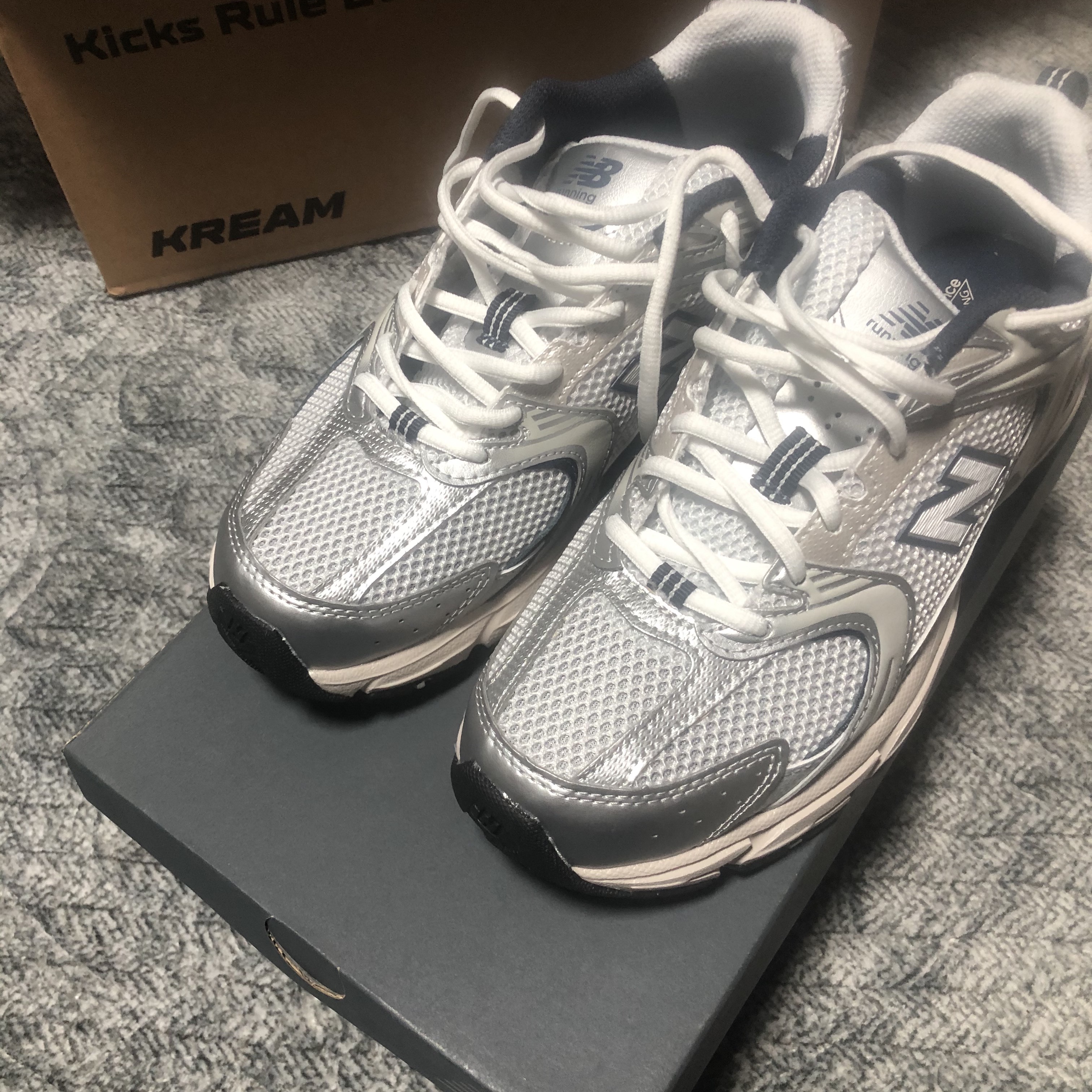 New Balance 530 Steel Grey 착용 스타일