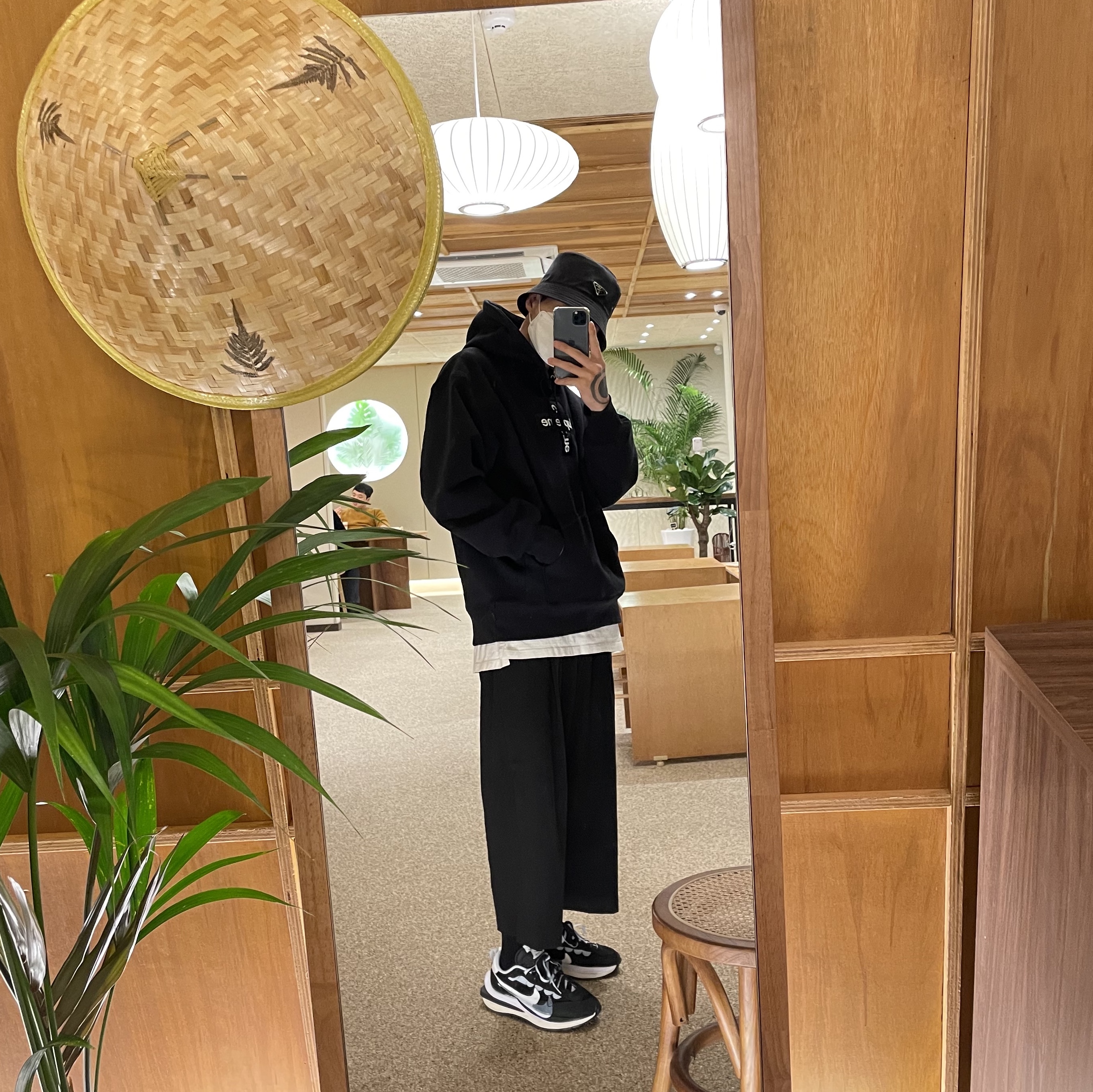 Nike x Sacai VaporWaffle Black White, Supreme Cross Box Logo Hooded Sweatshirt Black - 20FW 착용 스타일