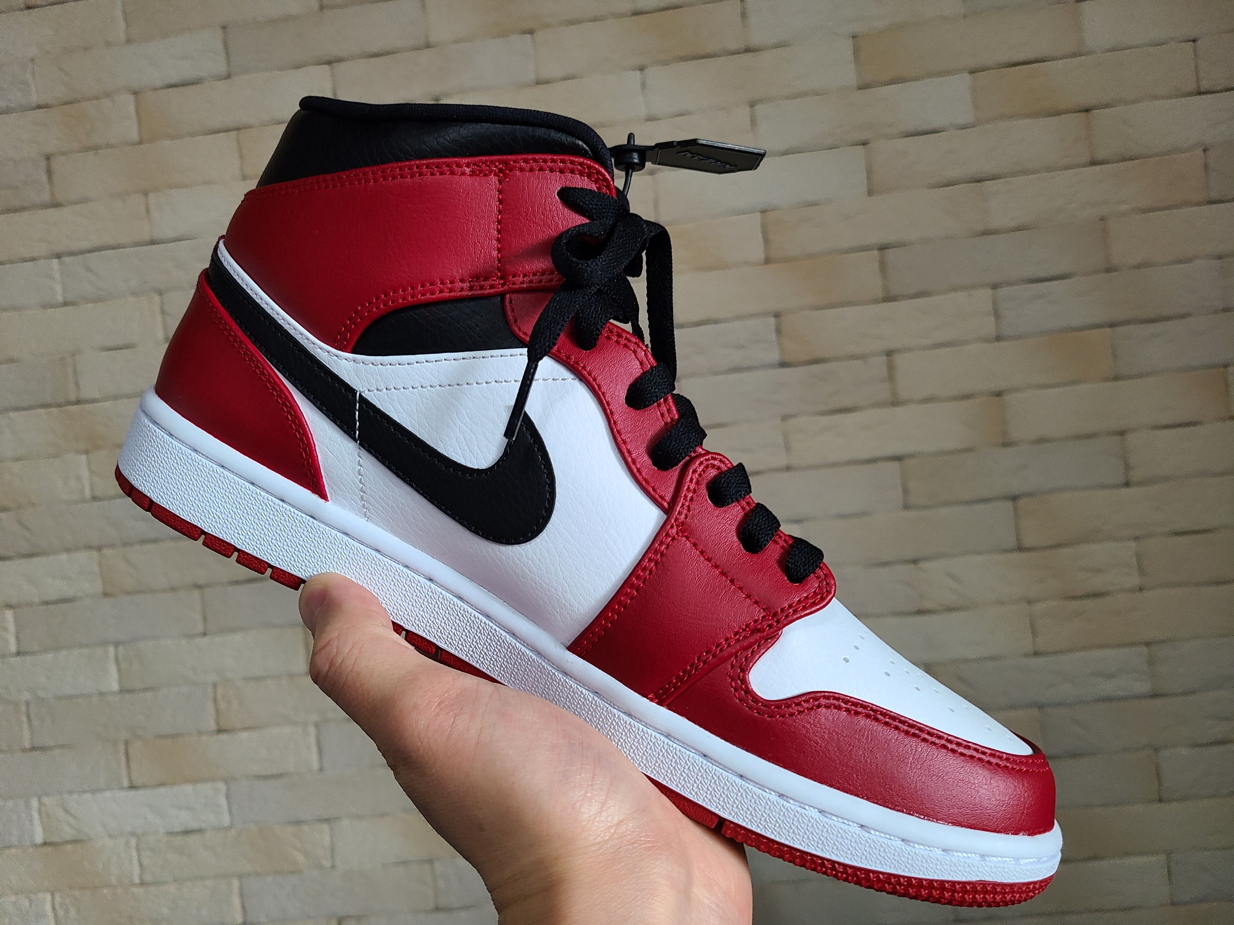 Jordan 1 Mid Chicago 2020 착용 스타일 - 5