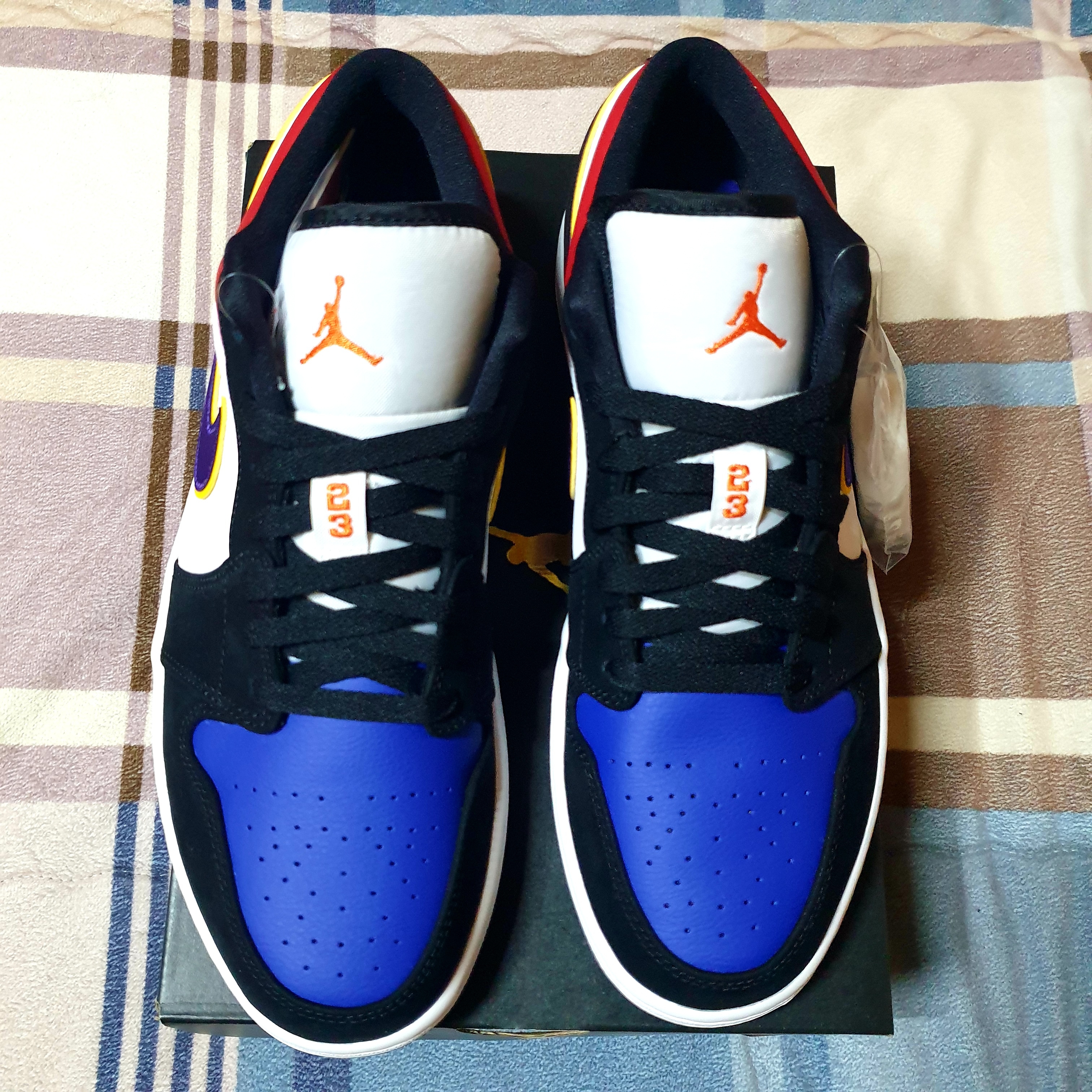 Jordan 1 Low Lakers Top 3 착용 스타일 - 4