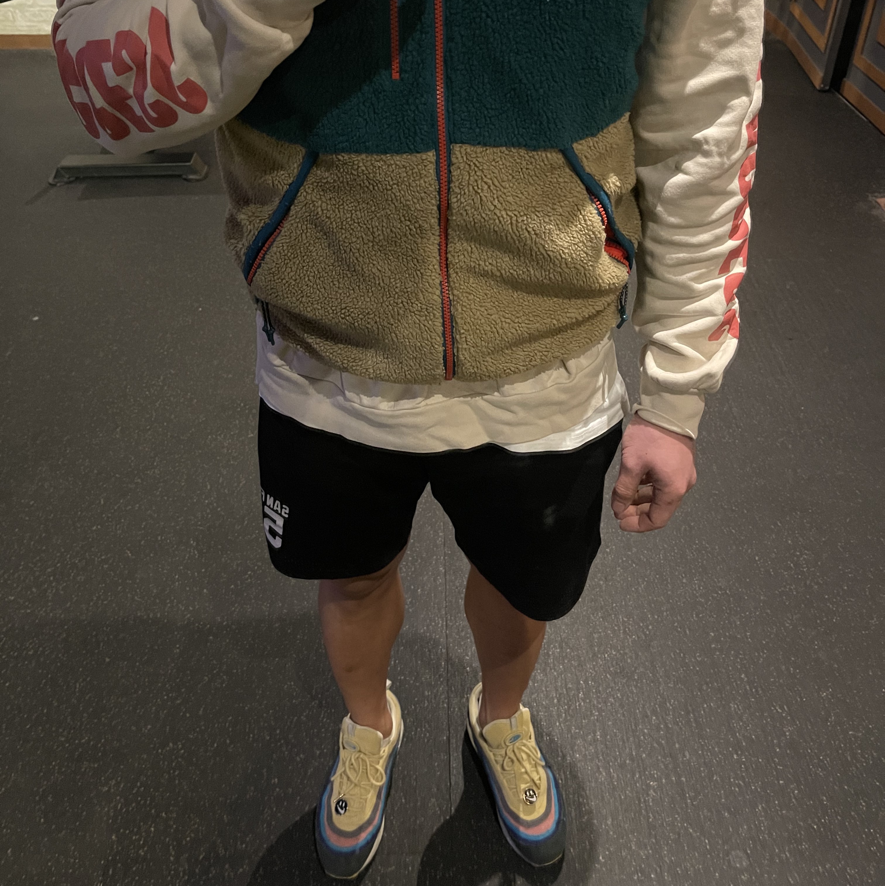 Nike x Sean Wotherspoon Air Max 1/97, Nike ACG Sherpa Vest Black - Asia 착용 스타일