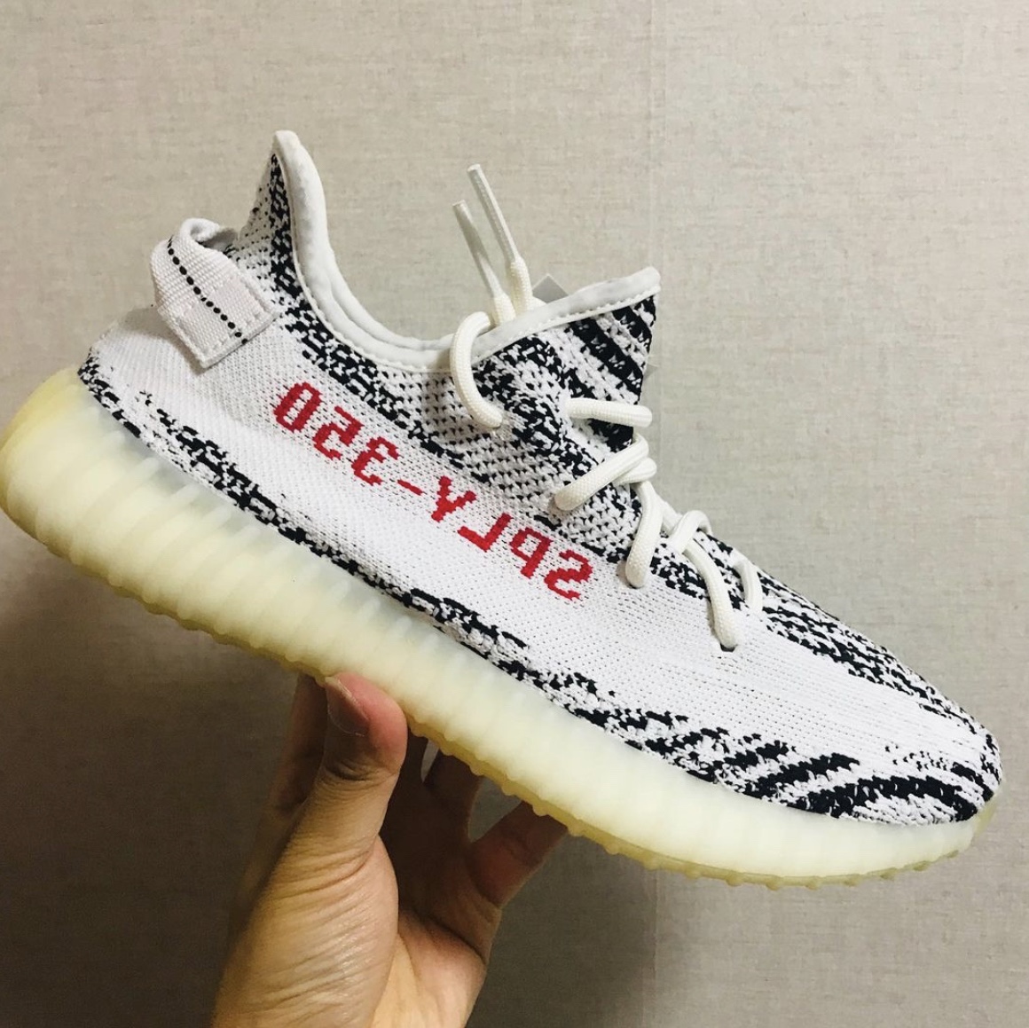 Adidas Yeezy Boost 350 V2 Zebra 2017/2019/2020 착용 스타일