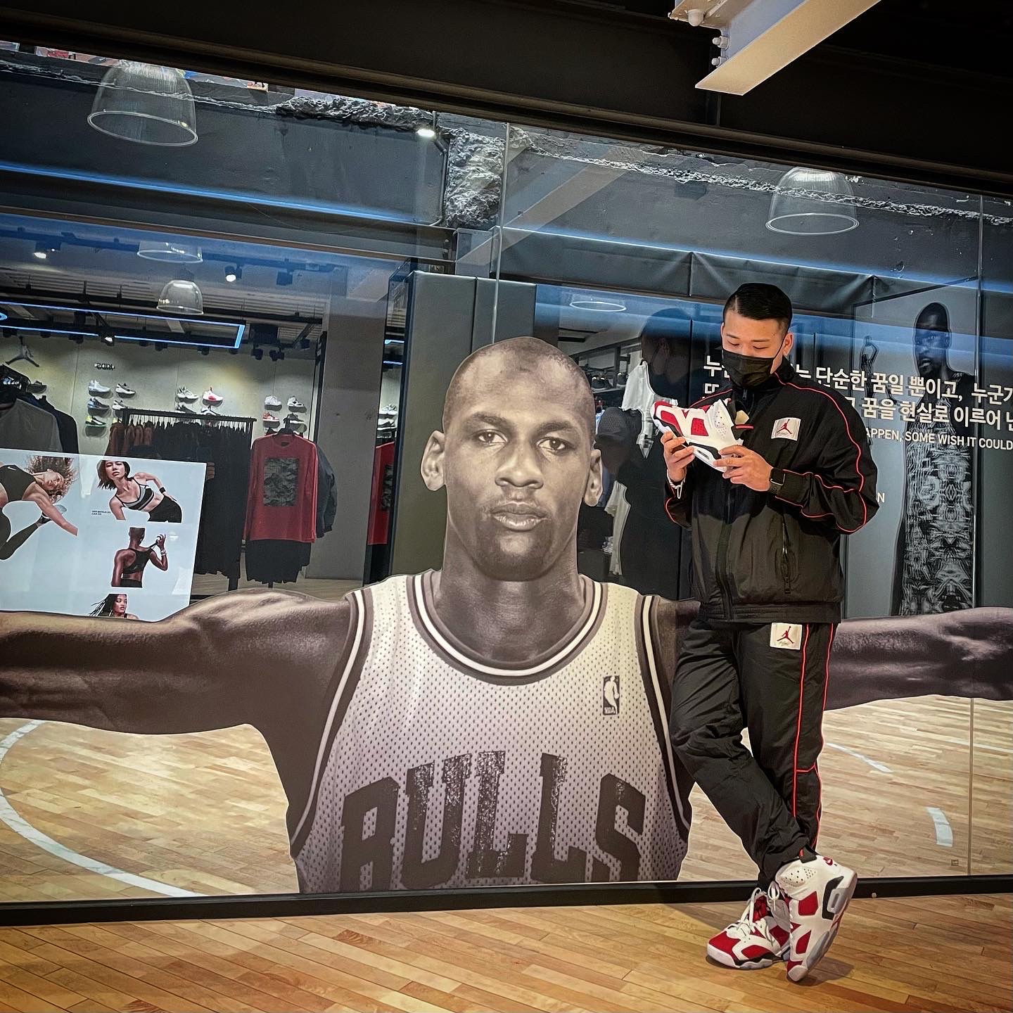 Jordan 6 Retro Carmine 2021 착용 스타일 - 2