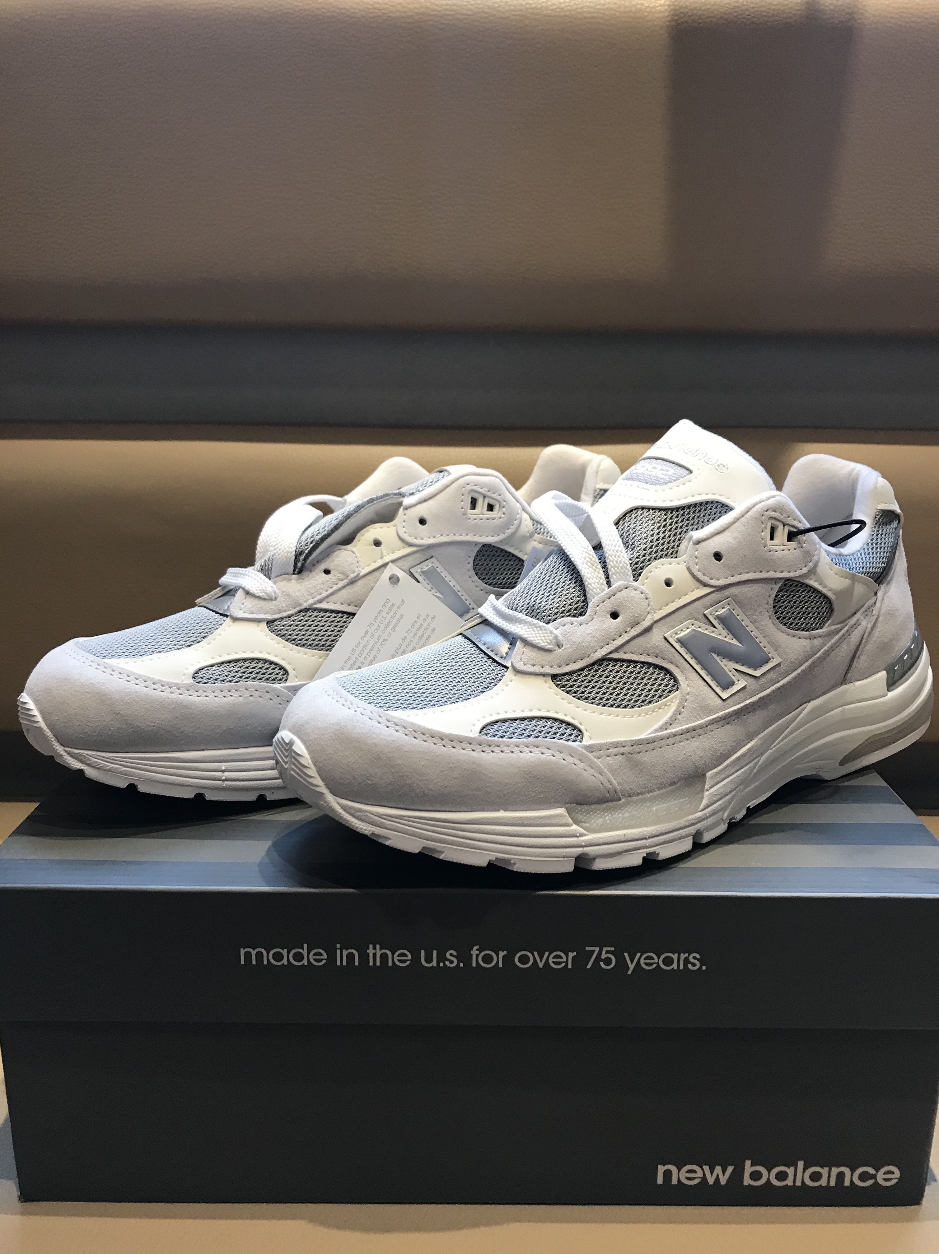 New Balance 992 Made in USA White Silver 착용 스타일 - 2