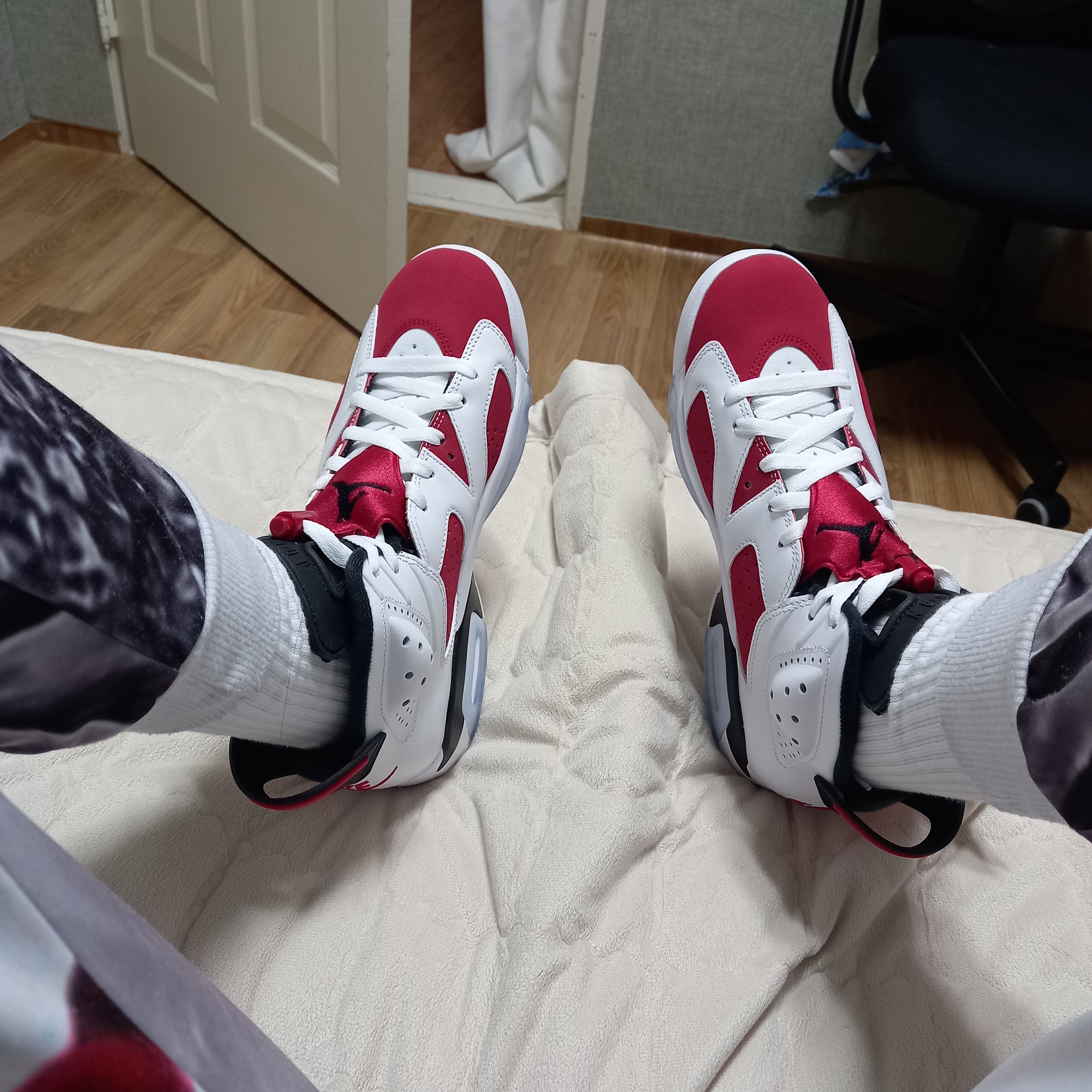 Jordan 6 Retro Carmine 2021 착용 스타일 - 2
