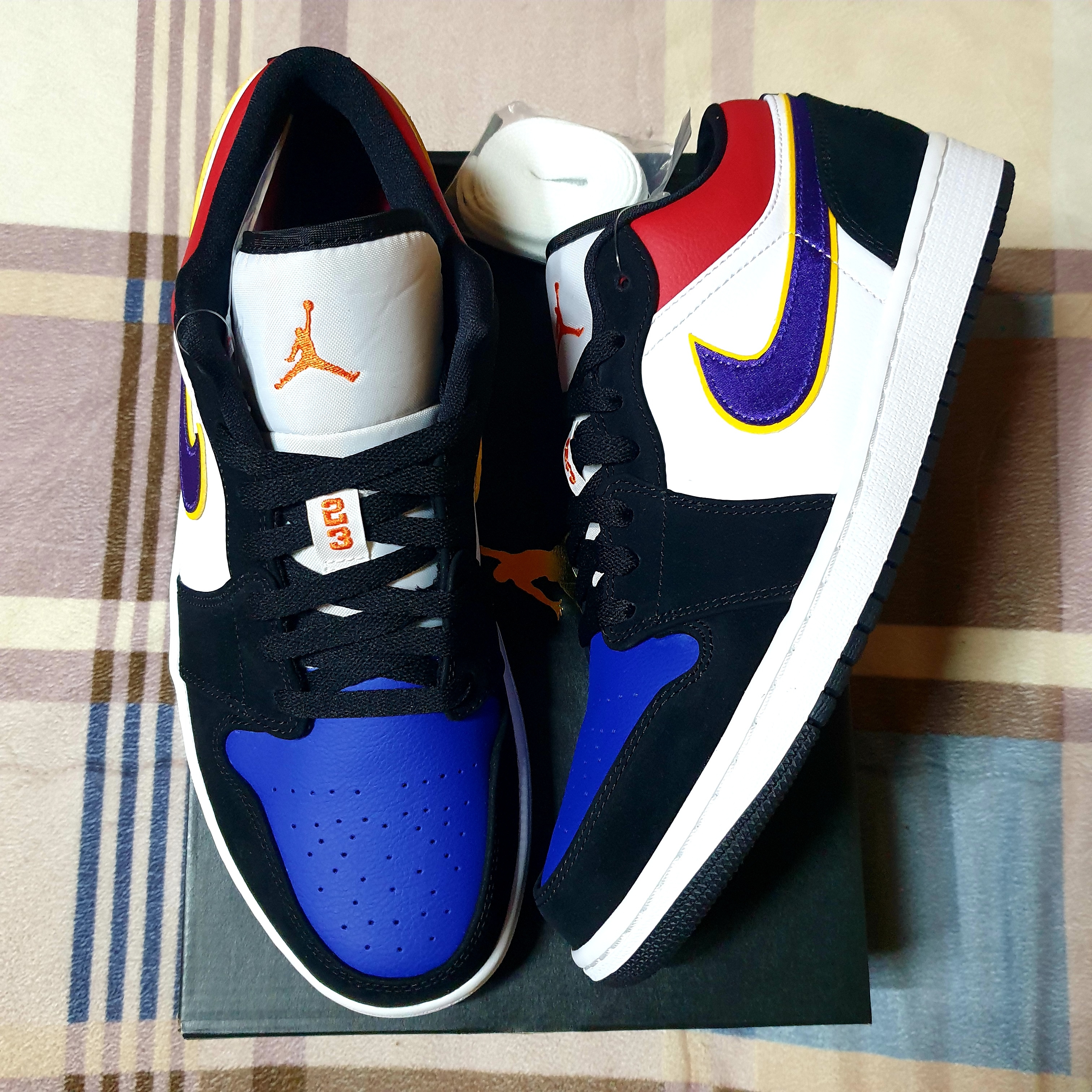 Jordan 1 Low Lakers Top 3 착용 스타일 - 1