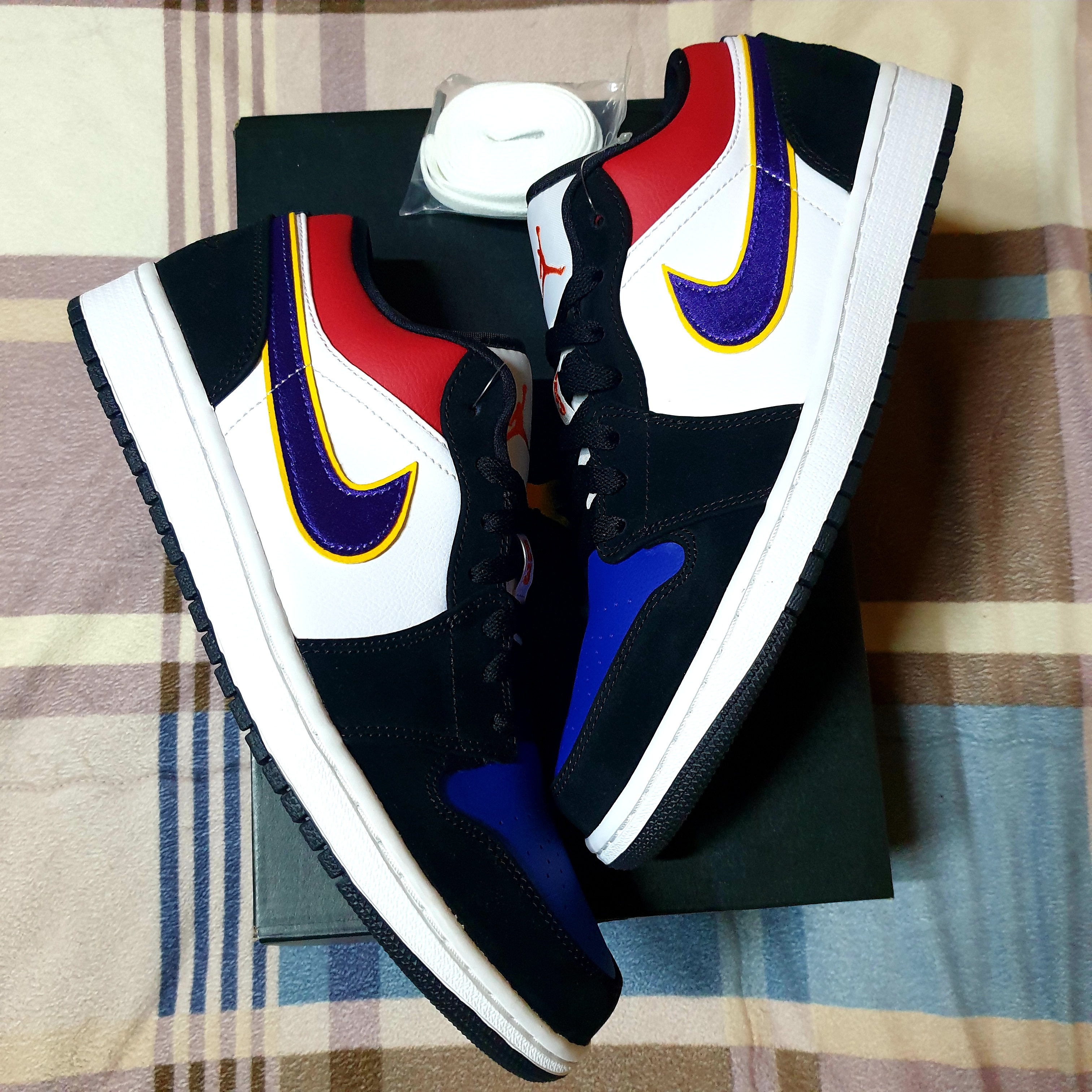 Jordan 1 Low Lakers Top 3 착용 스타일 - 3