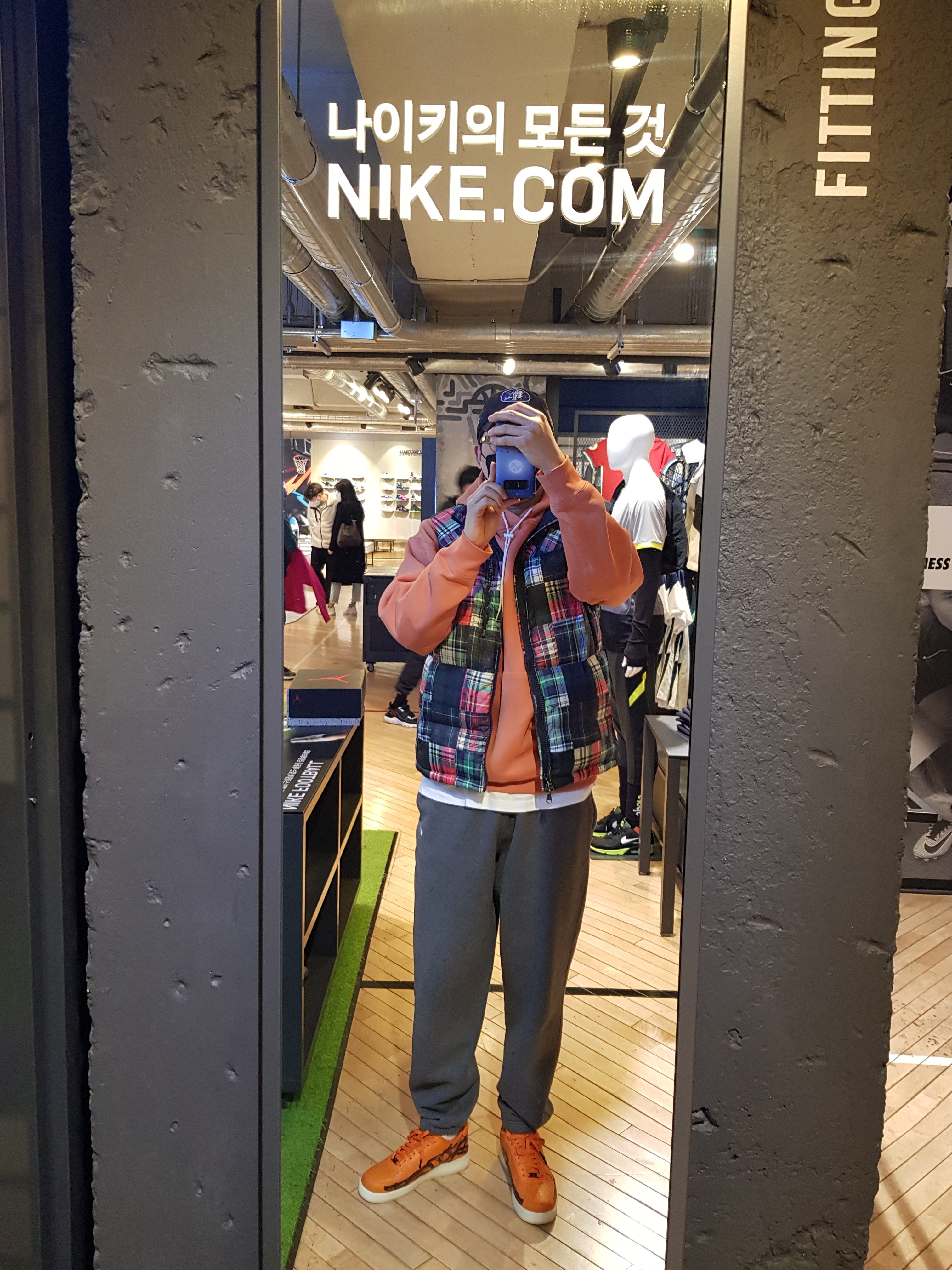 Nike Air Force 1 Low '07 Orange Skeleton, Nike M NRG Sweatpants Wash Charcoal Heather White 착용 스타일 - 1