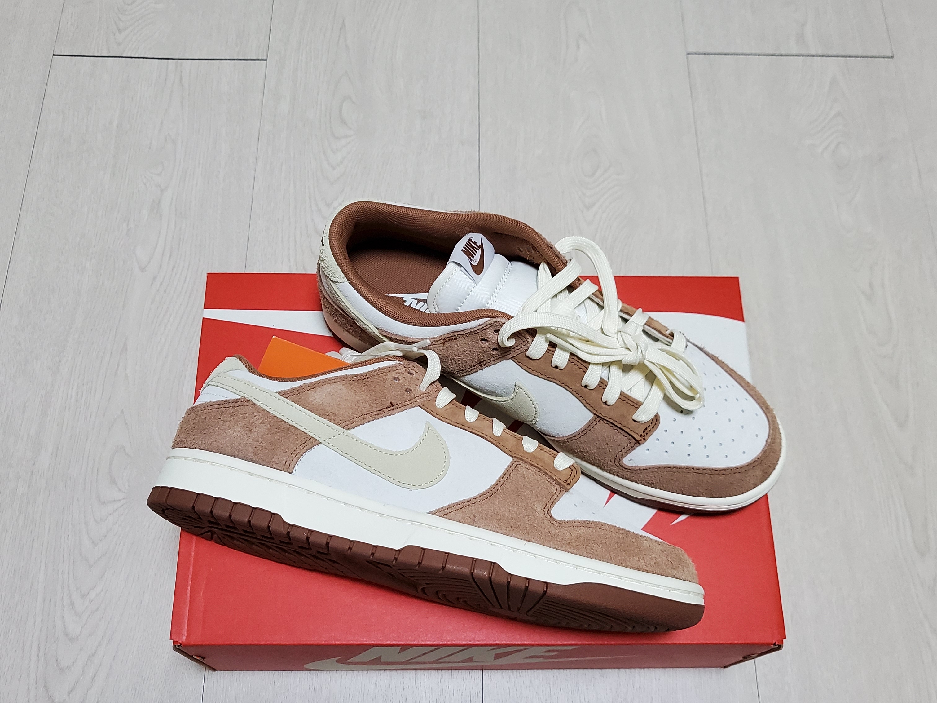 Nike Dunk Low Pro Premium Medium Curry 착용 스타일 - 2