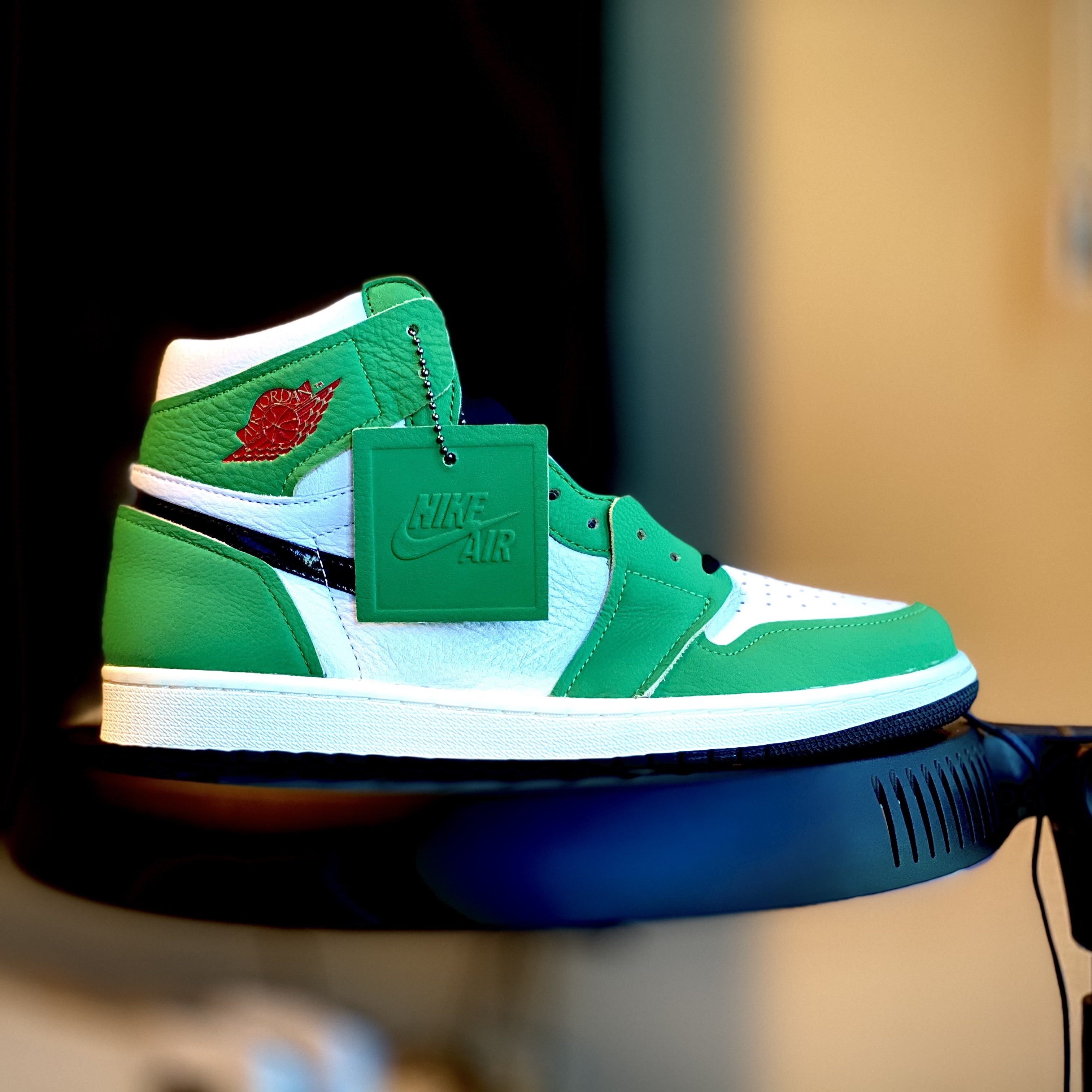 (W) Jordan 1 Retro High OG Lucky Green 착용 스타일 - 1