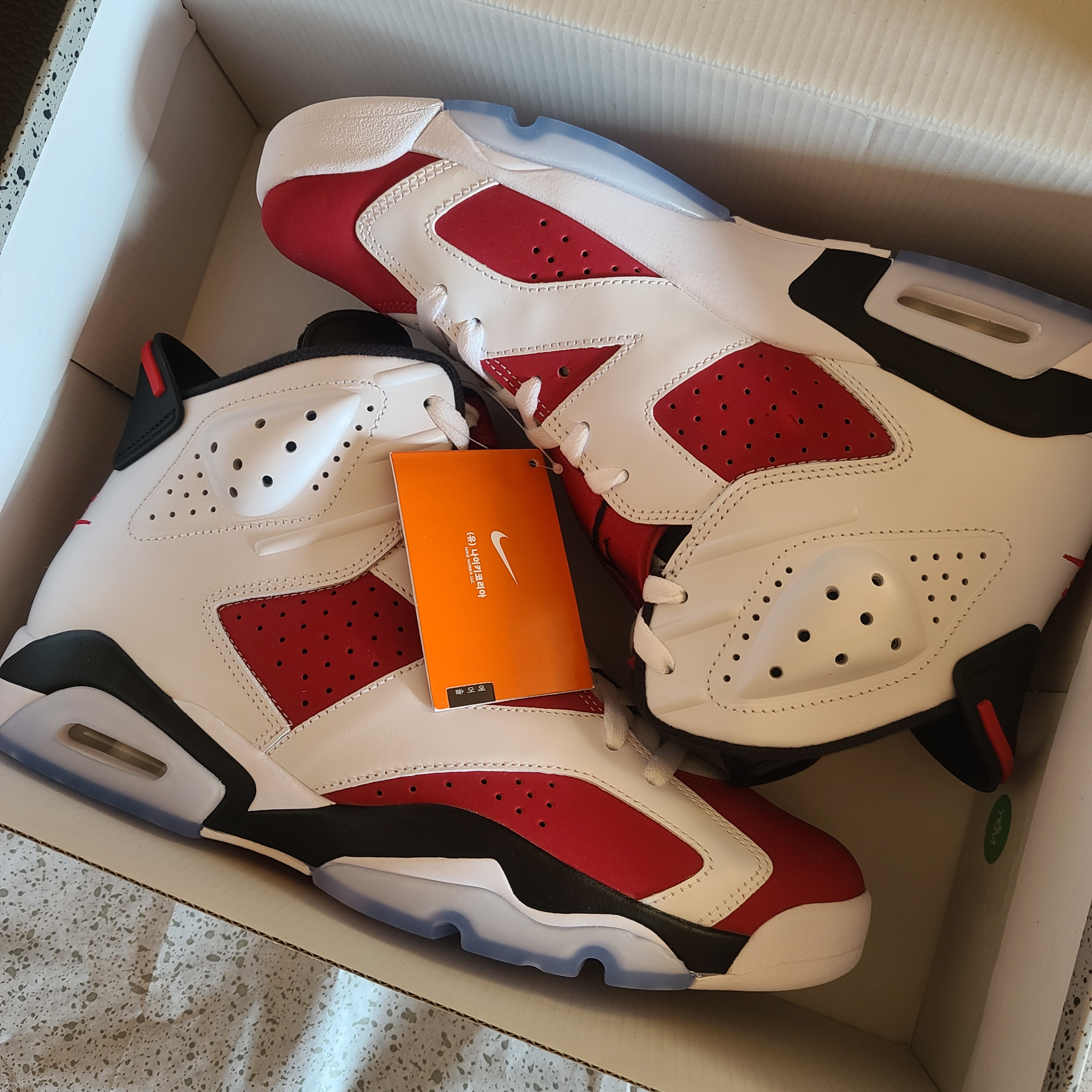Jordan 6 Retro Carmine 2021, (GS) Jordan 6 Retro Carmine 2021 착용 스타일 - 1
