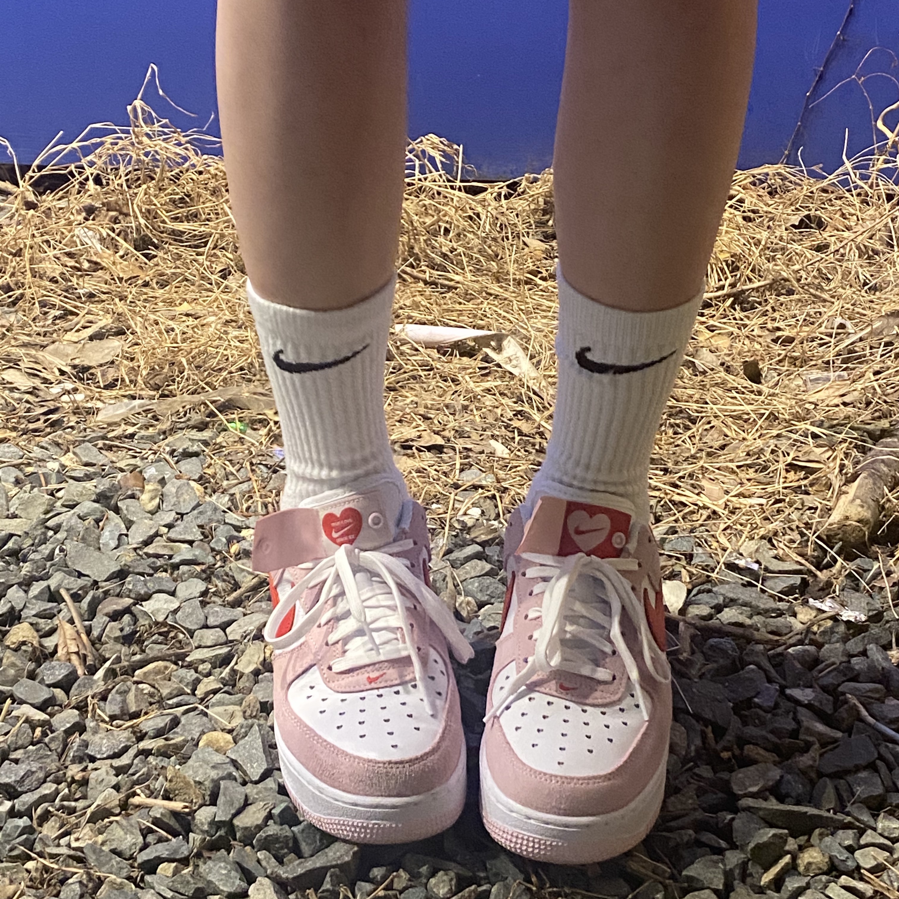 Nike Air Force 1 '07 QS Valentine's Day 착용 스타일