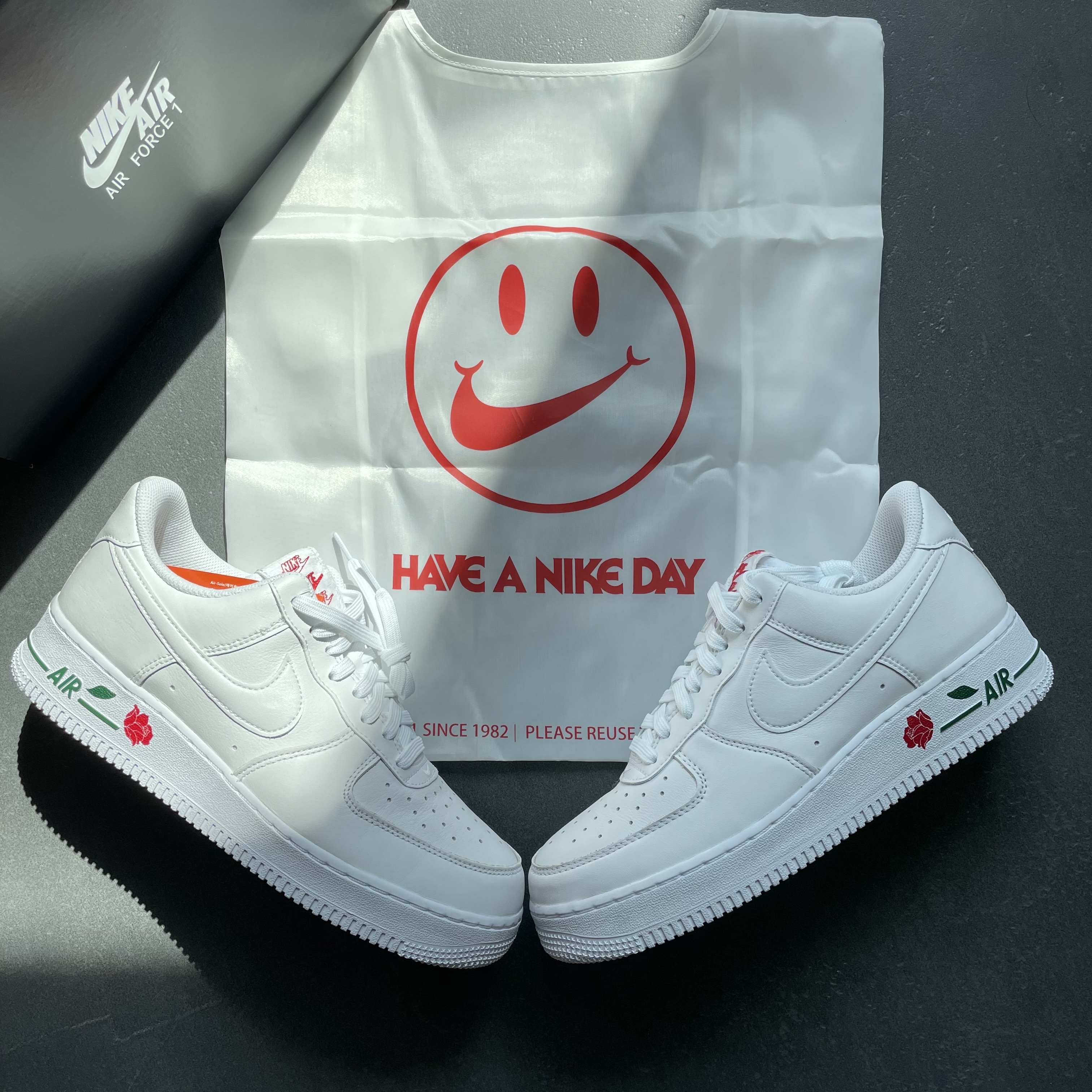 Nike Air Force 1 '07 LX White Bag 착용 스타일