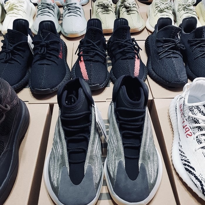 Adidas Yeezy QNTM Barium, Adidas Yeezy Boost 350 V2 Zebra 2017/2019/2020 착용 스타일 - 1