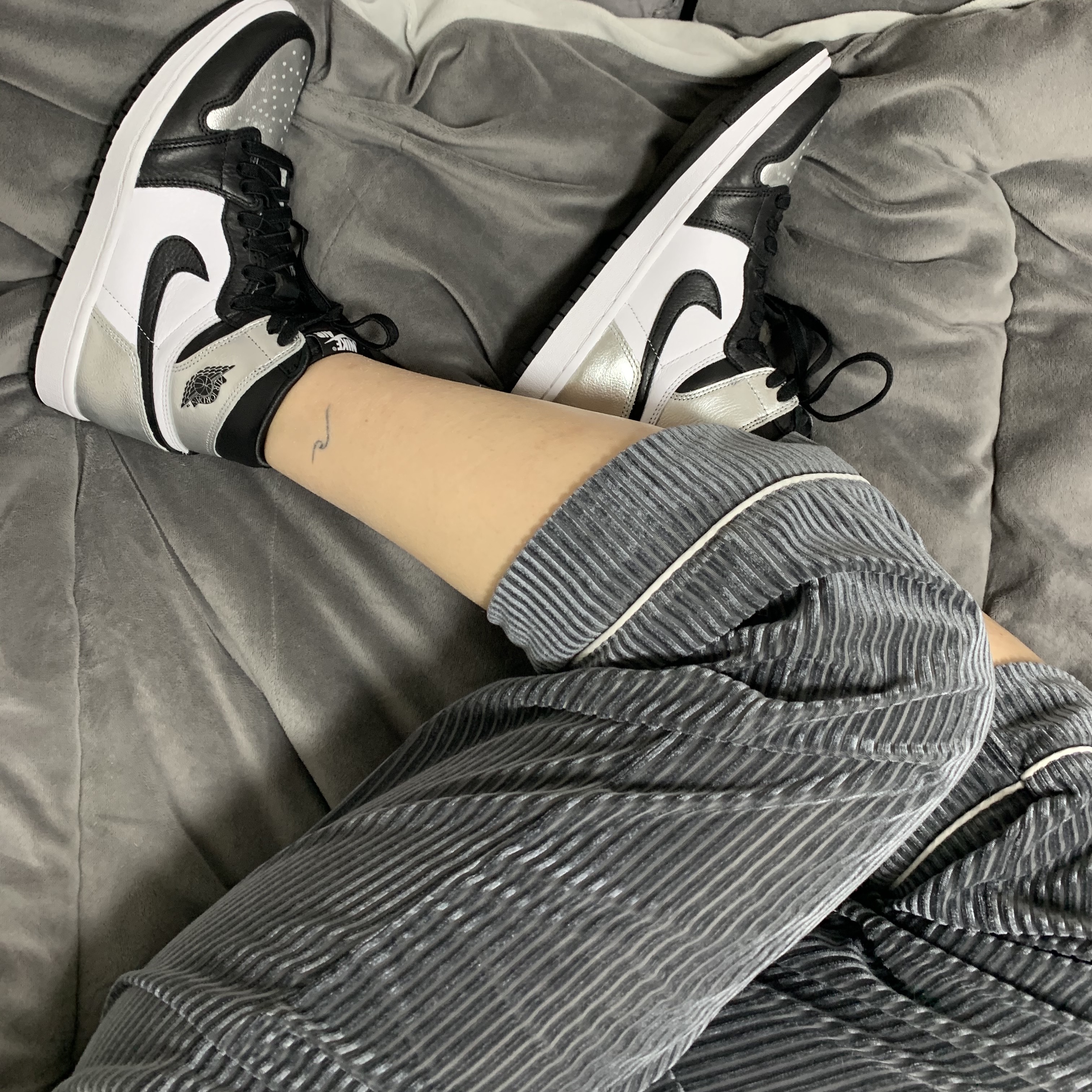 (W) Jordan 1 Retro High OG Silver Toe 착용 스타일