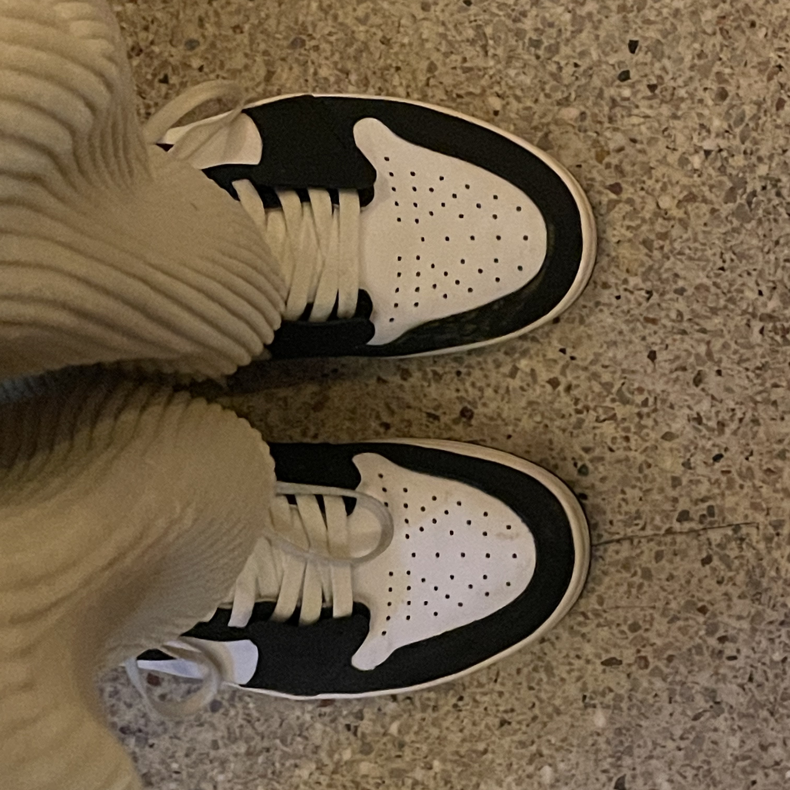 Jordan 1 Retro High OG Volt Gold 착용 스타일 - 1