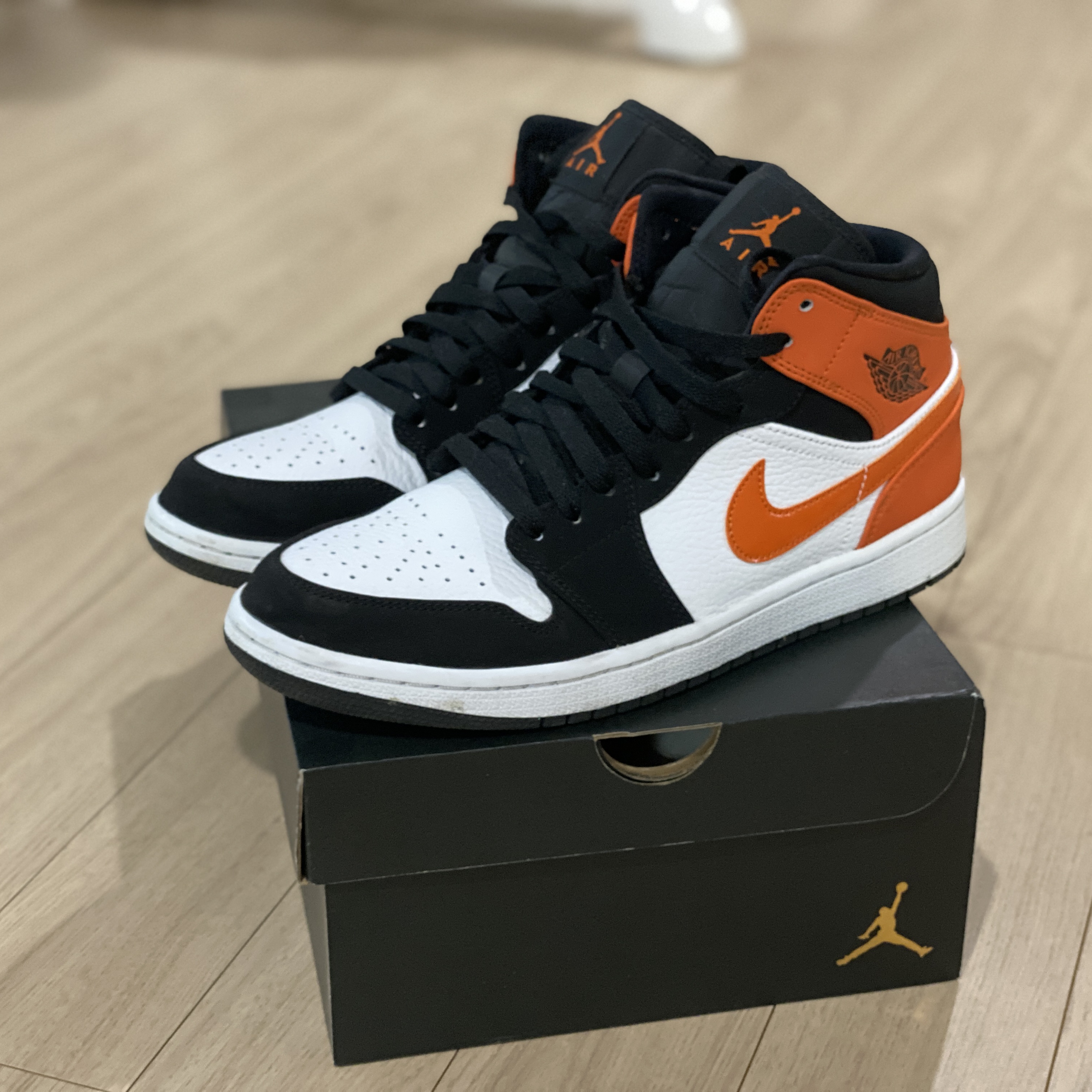 Jordan 1 Mid Shattered Backboard 착용 스타일 - 2
