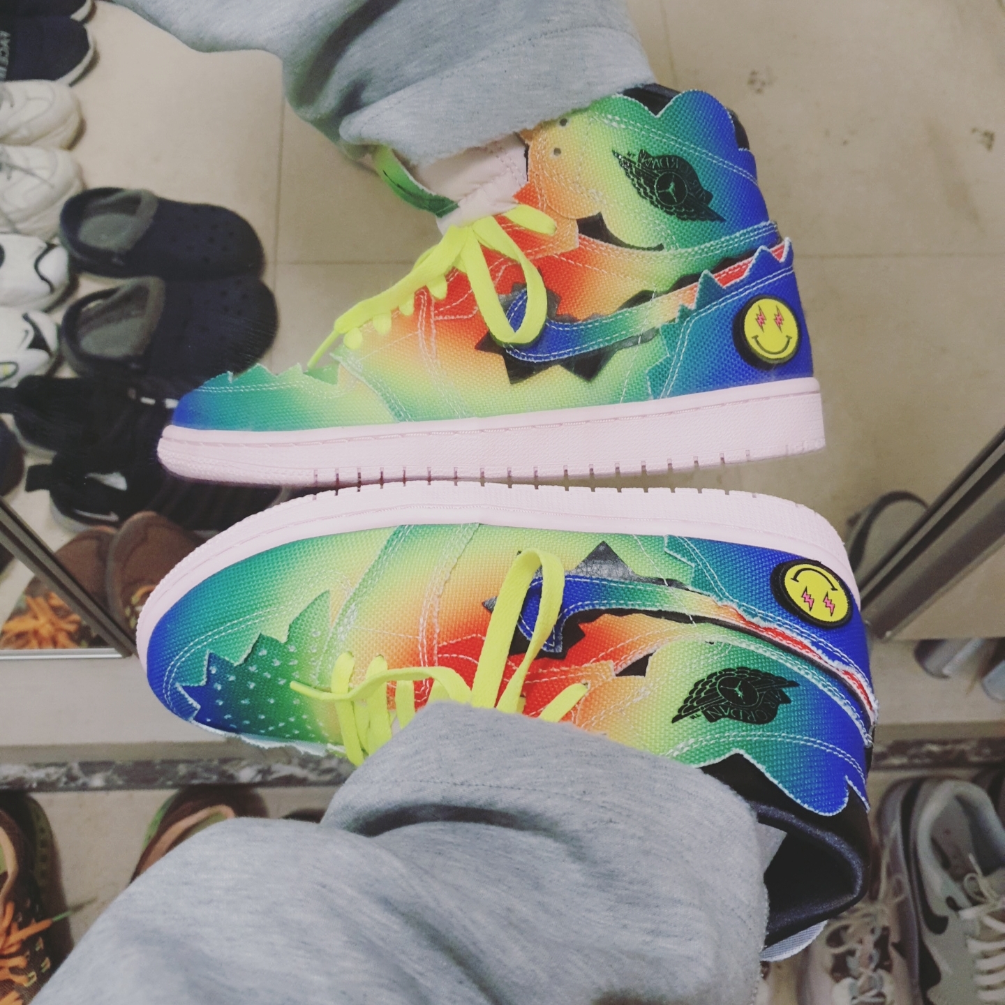 Jordan 1 x J Balvin Retro High OG, Nike NRG Solo Swoosh Fleece Hoodie Healing Orange - Asia 착용 스타일 - 2
