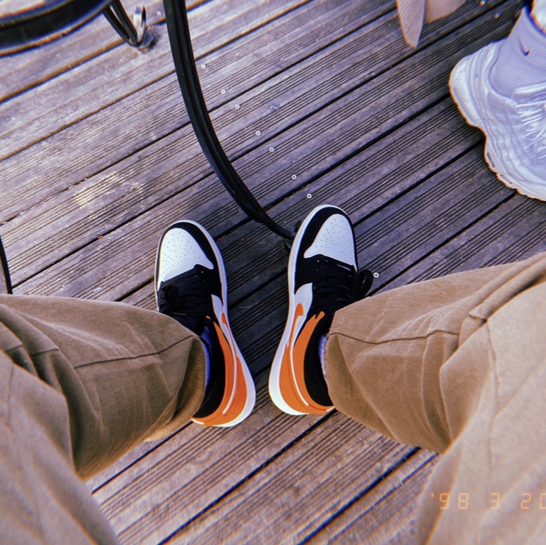 Jordan 1 Mid Shattered Backboard 착용 스타일 - 1