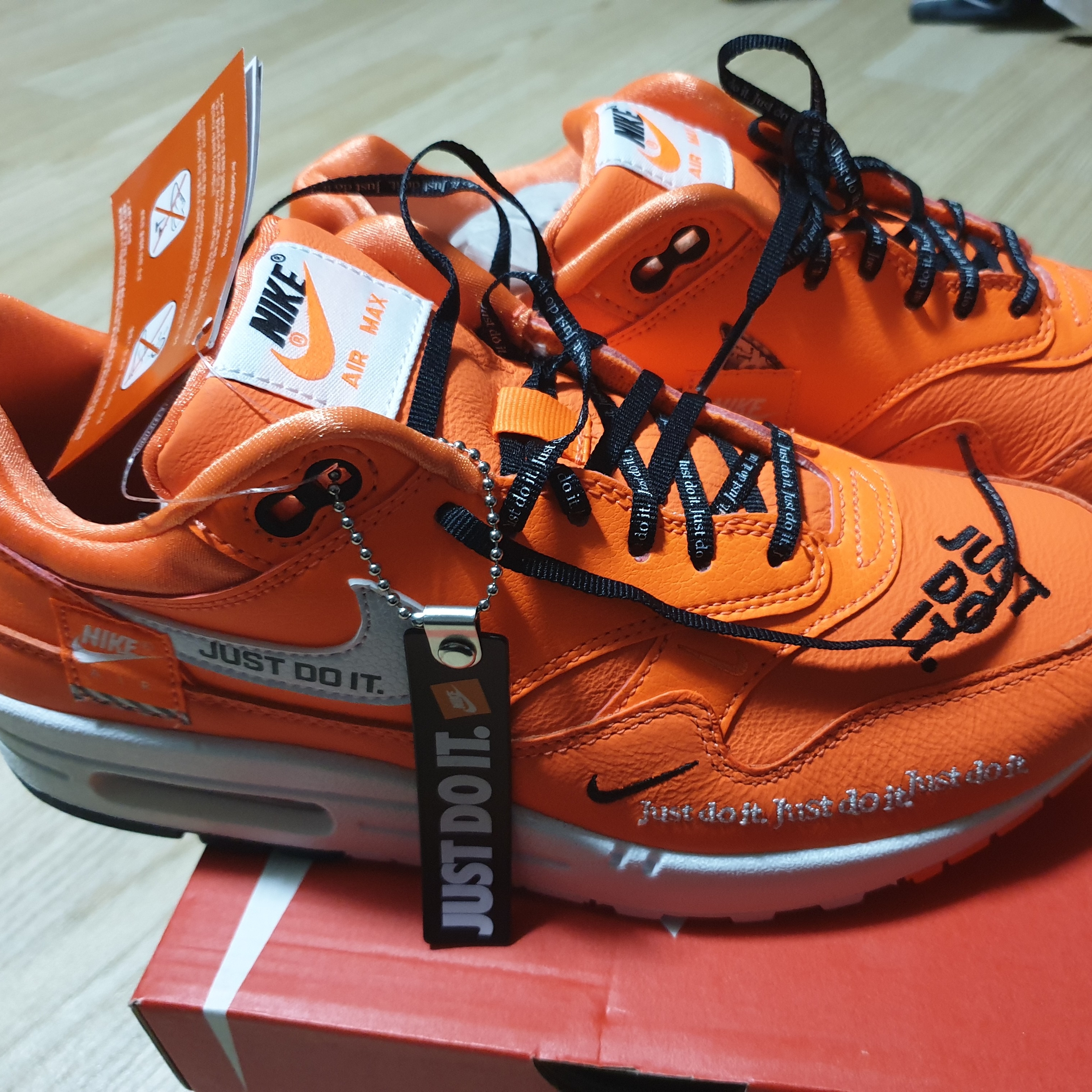 Nike Air Max 1 Just Do It Pack Orange 착용 스타일 - 1