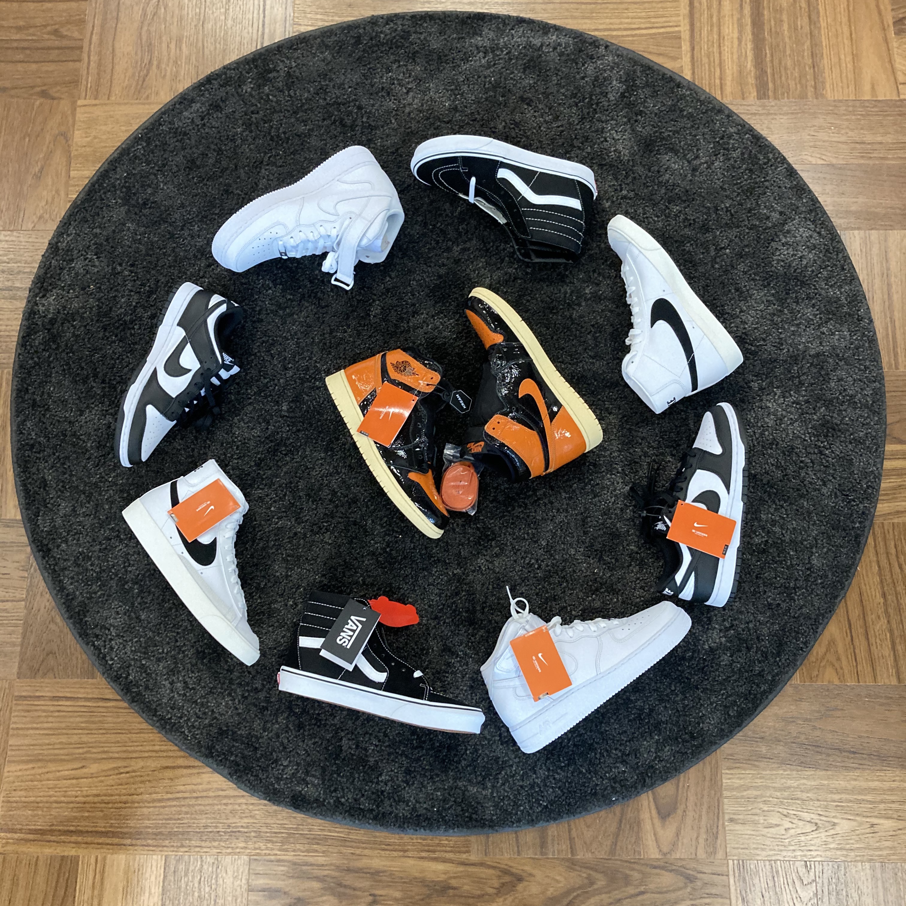Jordan 1 Retro High Shattered Backboard 3.0, Nike Dunk Low Retro Black 착용 스타일 - 2
