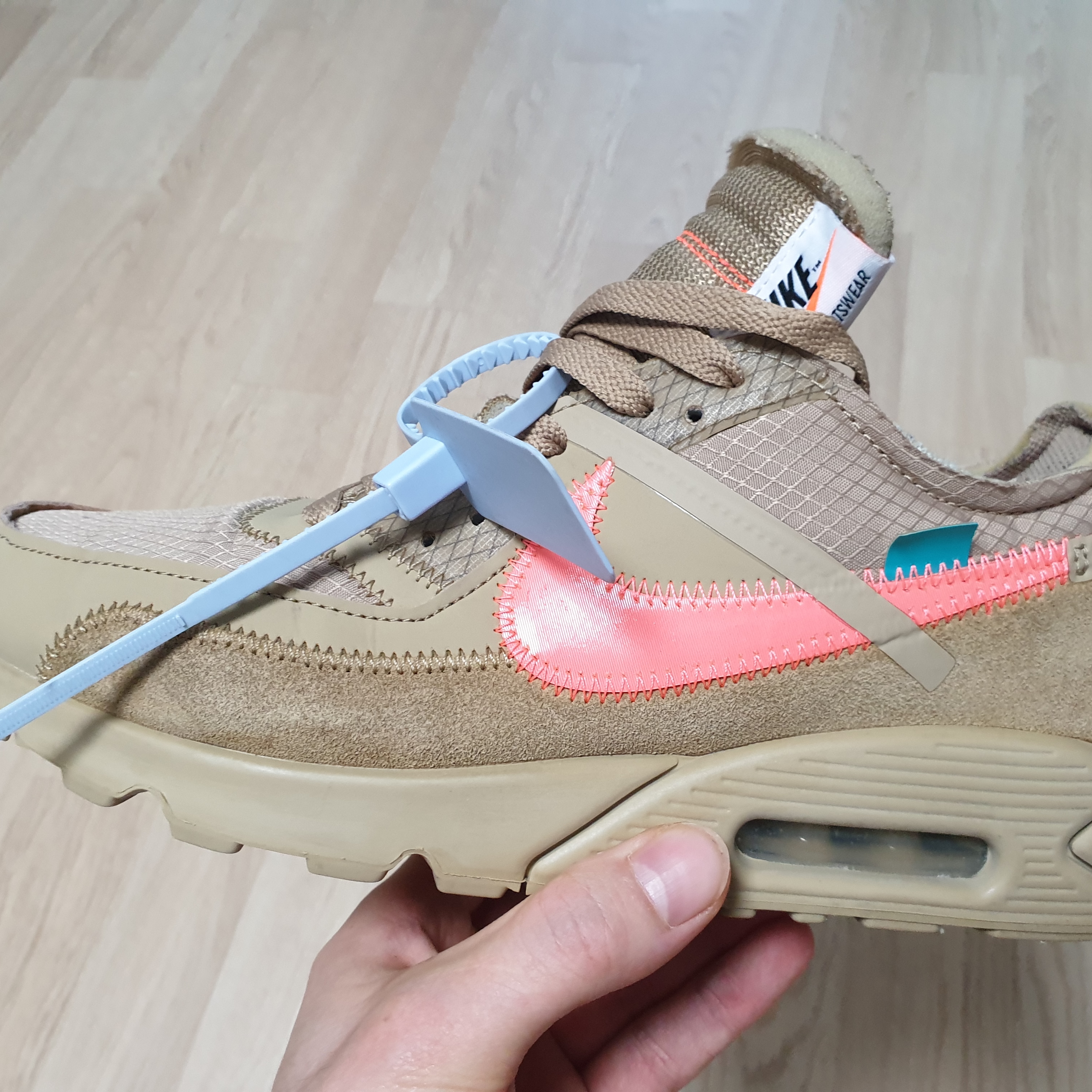 Nike x Off-White Air Max 90 V2 Desert Ore 착용 스타일