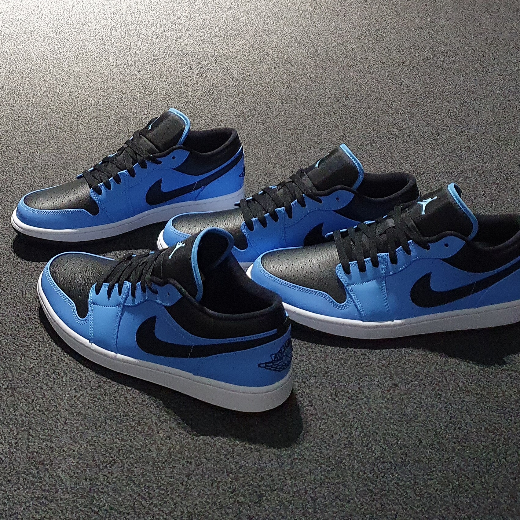 Jordan 1 Low University Blue Black 착용 스타일 - 2