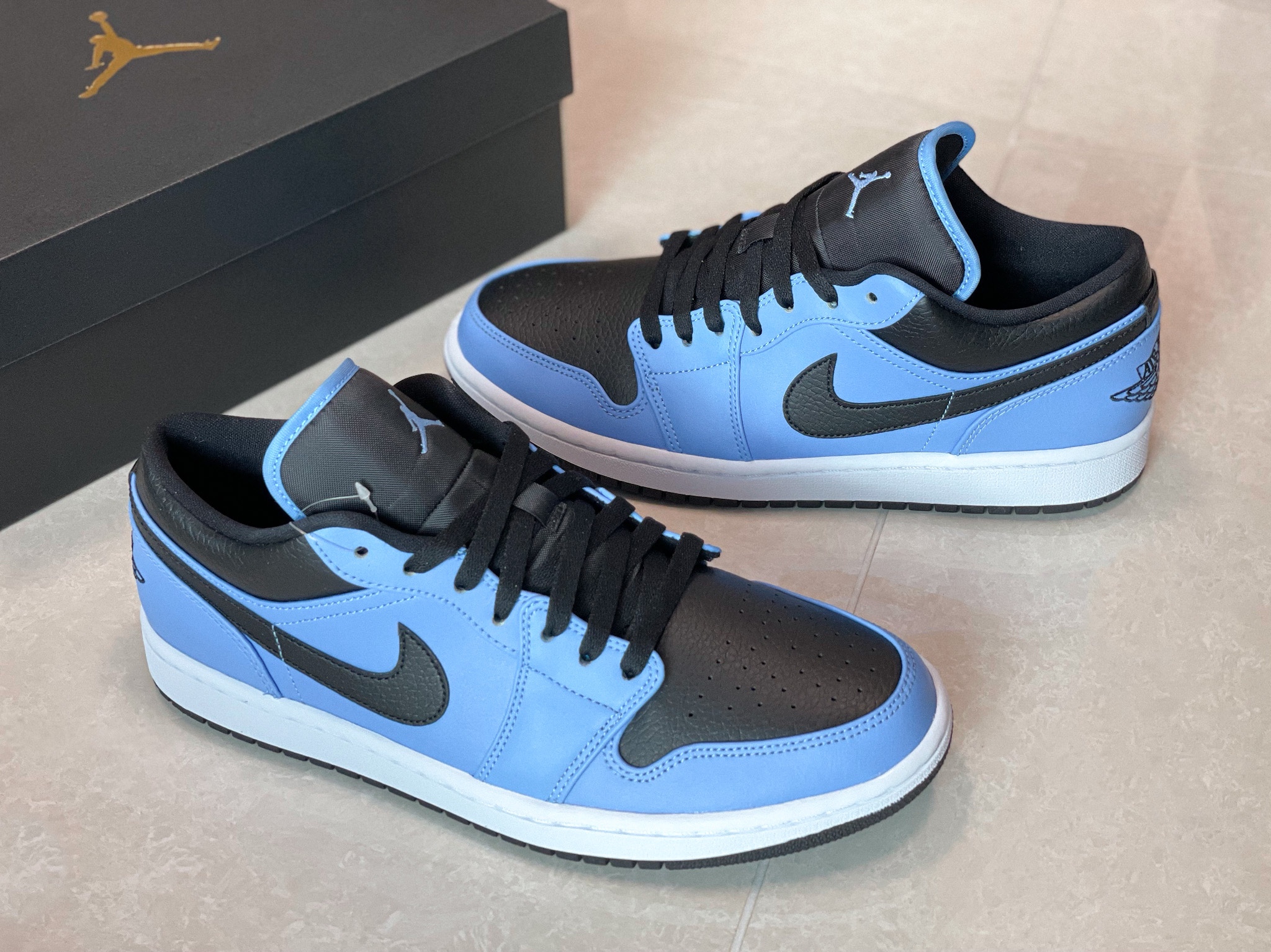Jordan 1 Low University Blue Black 착용 스타일