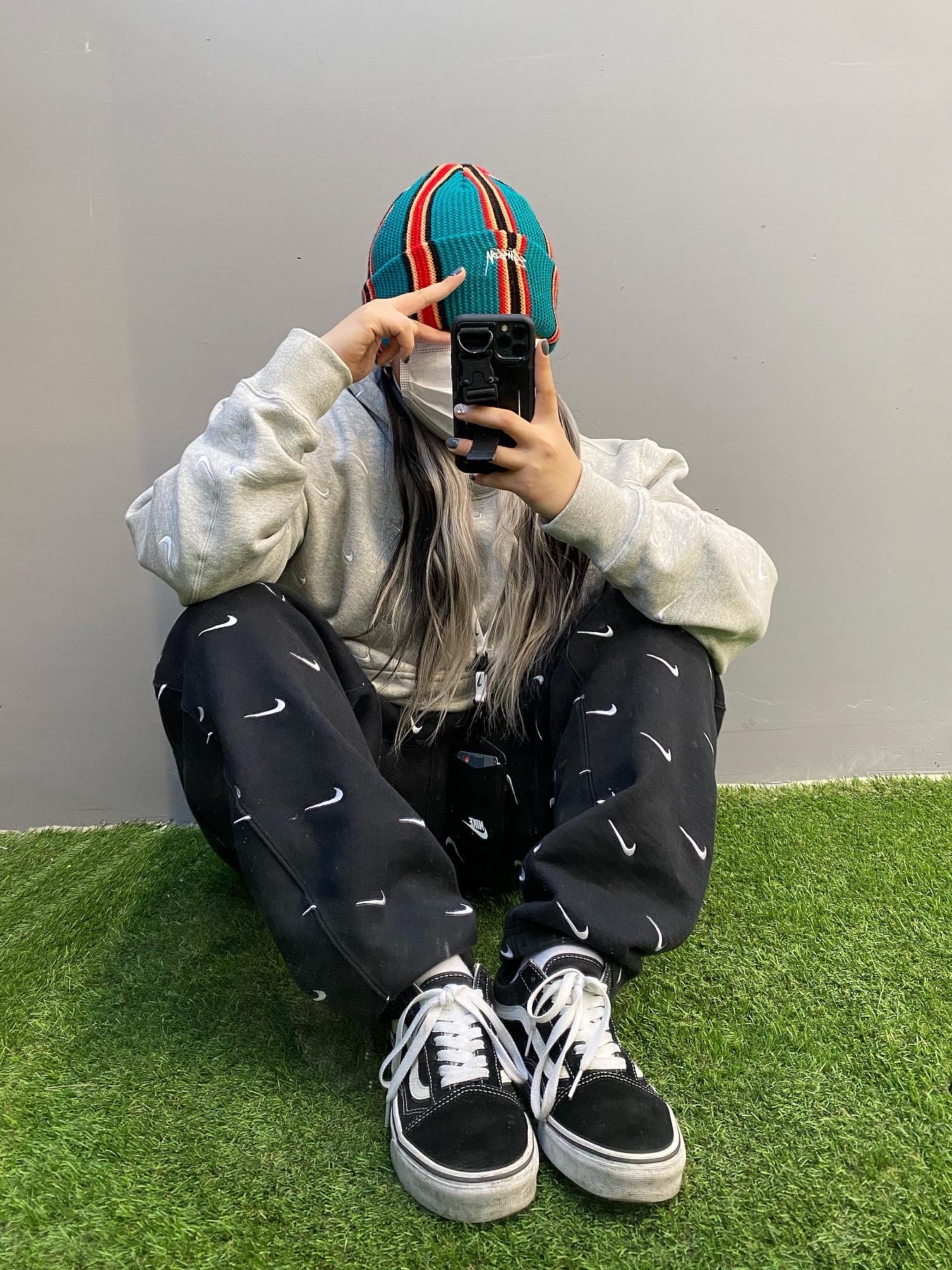 Nike NRG Swoosh Logo Hoodie Grey Heather 착용 스타일 - 3