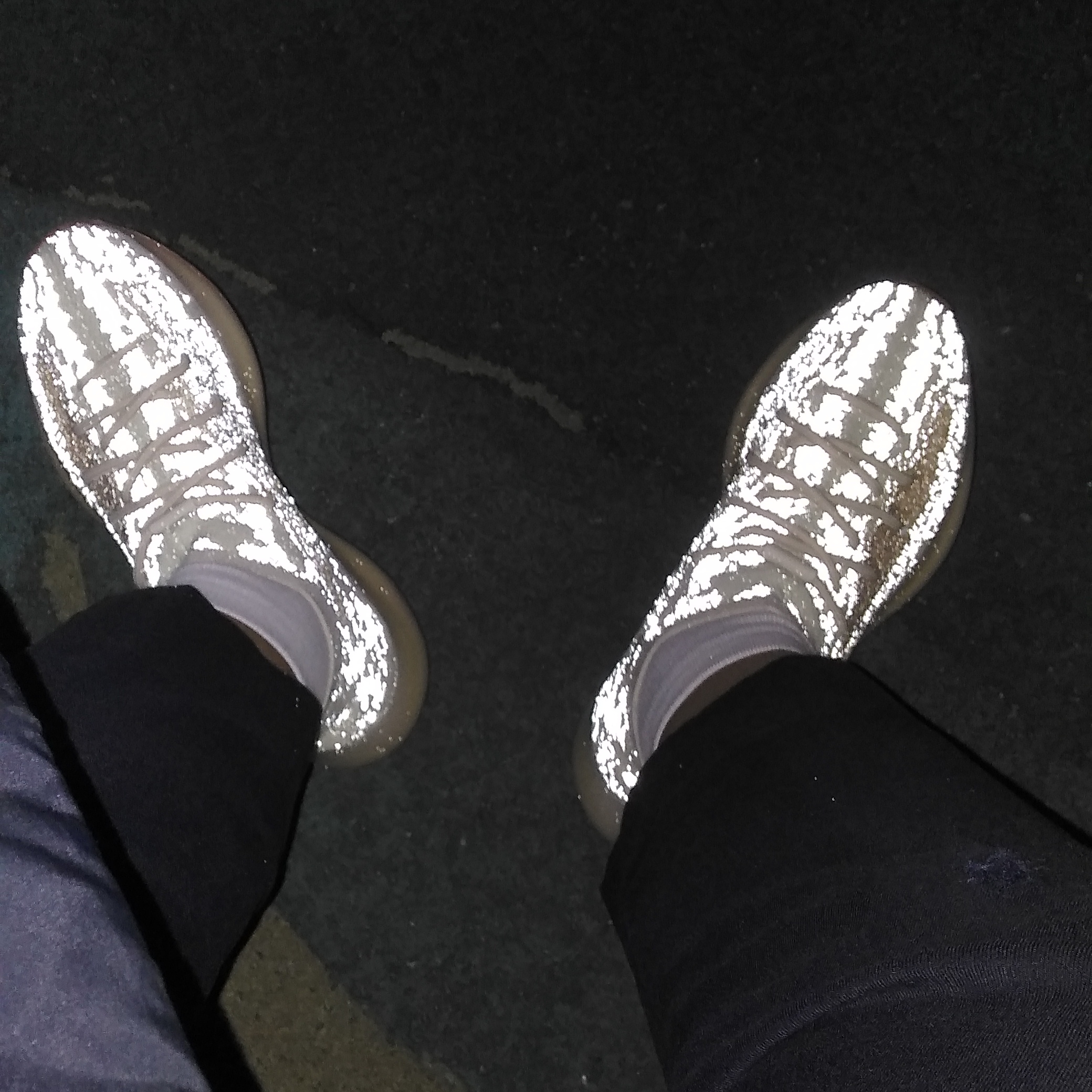 Adidas Yeezy Boost 380 Yecoraite - Reflective 착용 스타일 - 1