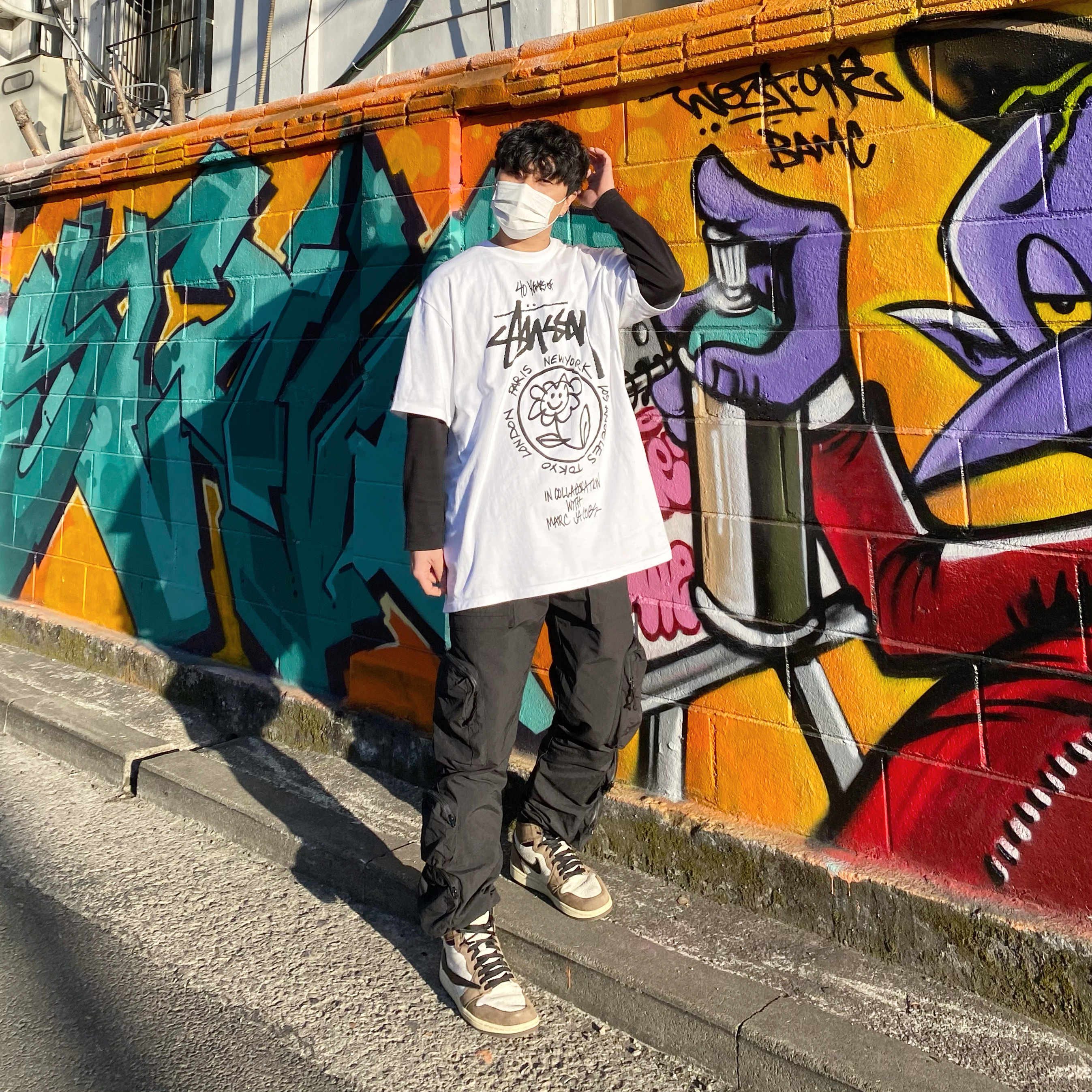 Stussy x Marc Jacobs 40 WT T-Shirt, Jordan 1 x Travis Scott Retro High OG SP Mocha 착용 스타일