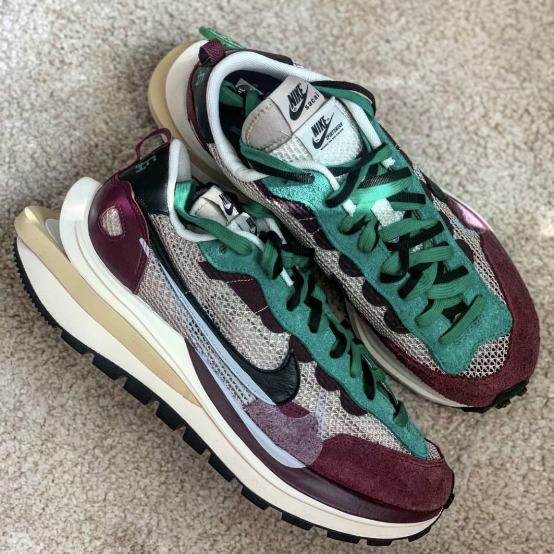 Nike x Sacai VaporWaffle String & Black Villain Red 착용 스타일