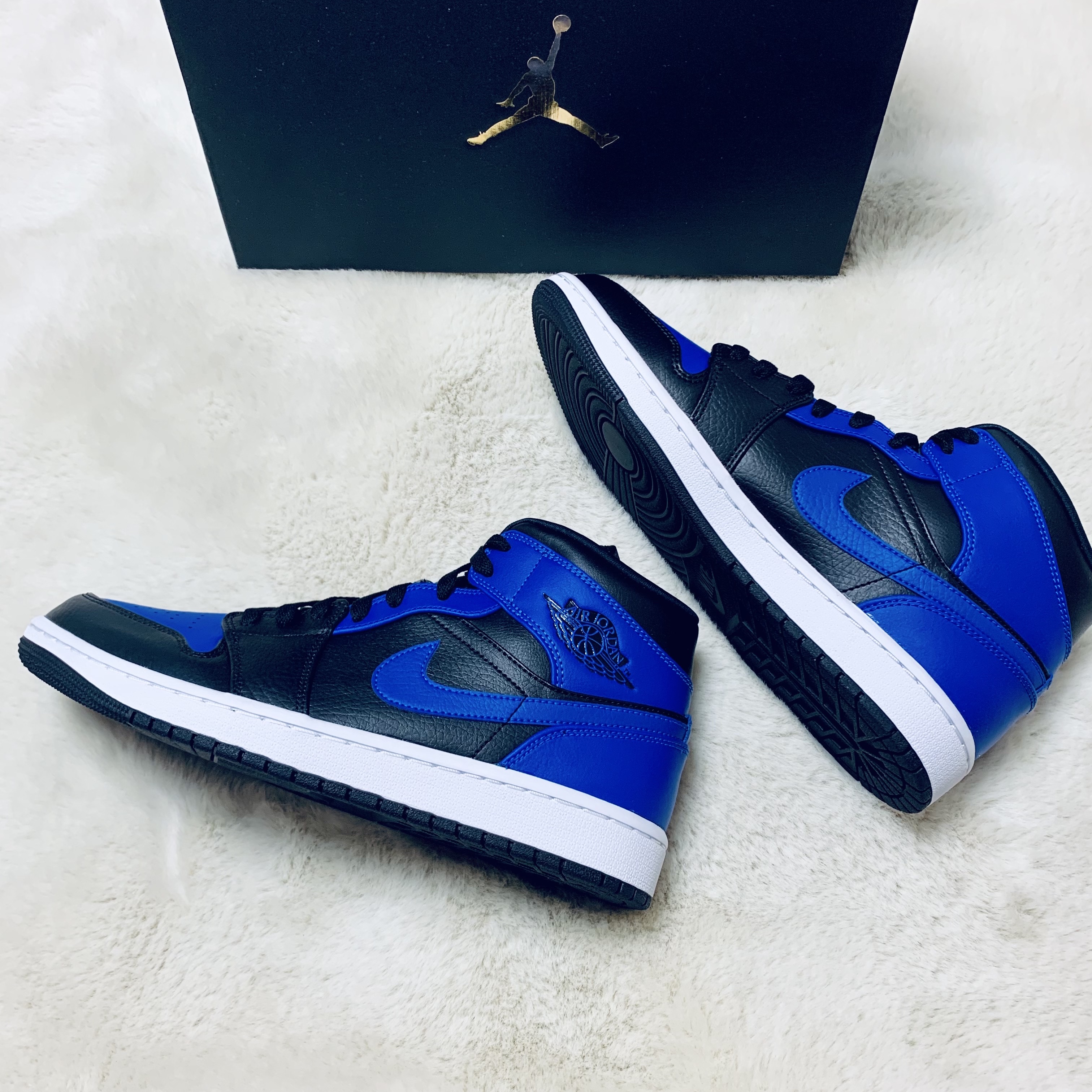 Jordan 1 Mid Black Hyper Royal 착용 스타일