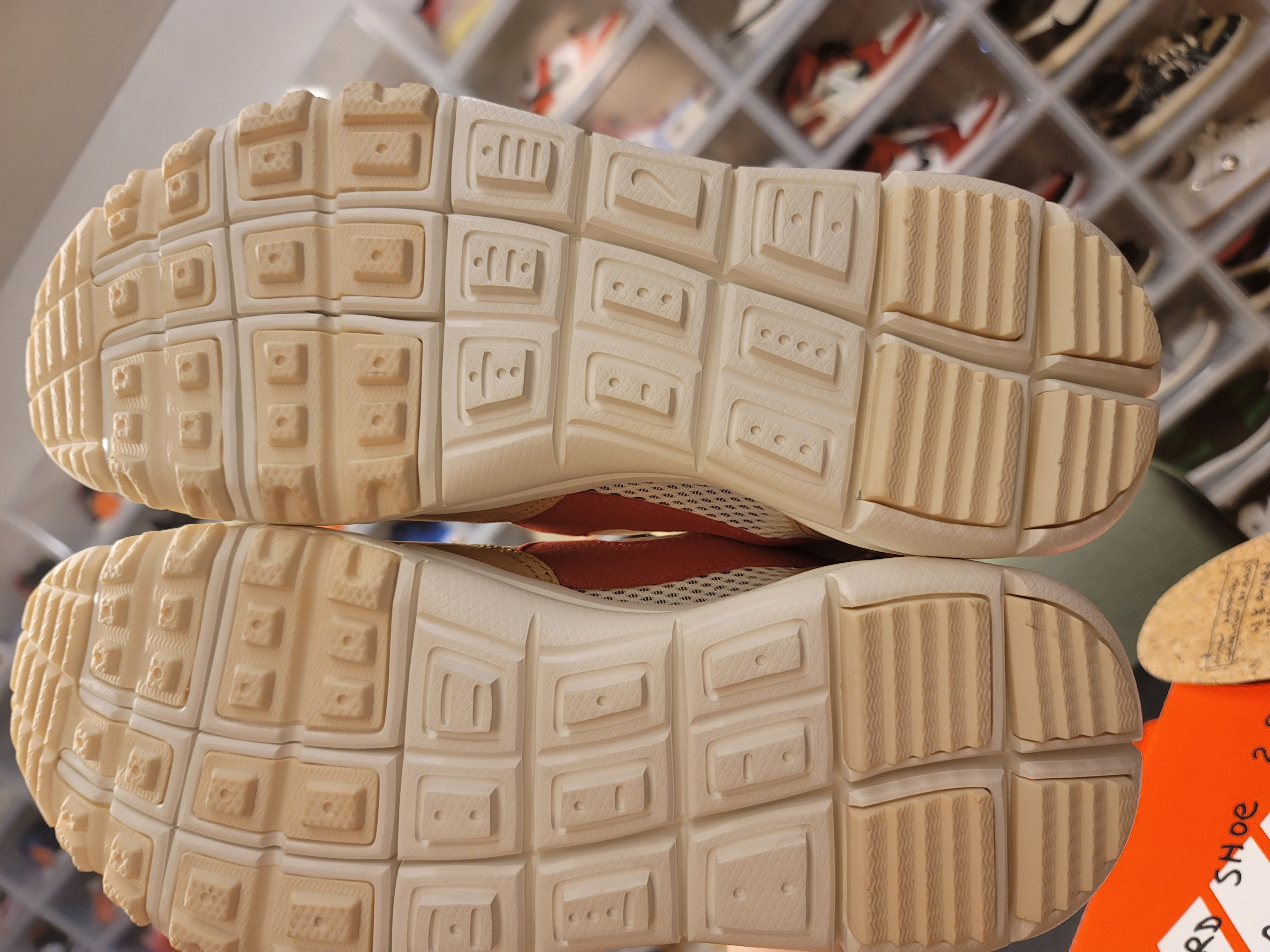 Nike x Tom Sachs Mars Yard Shoe 2.0 Space Camp 착용 스타일 - 3