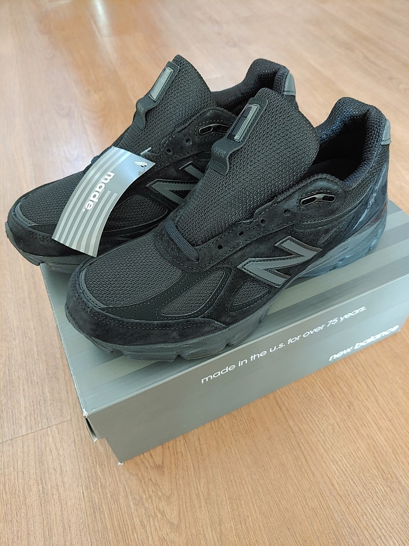 New Balance 990v4 Made in USA Black - D Standard 착용 스타일 - 1
