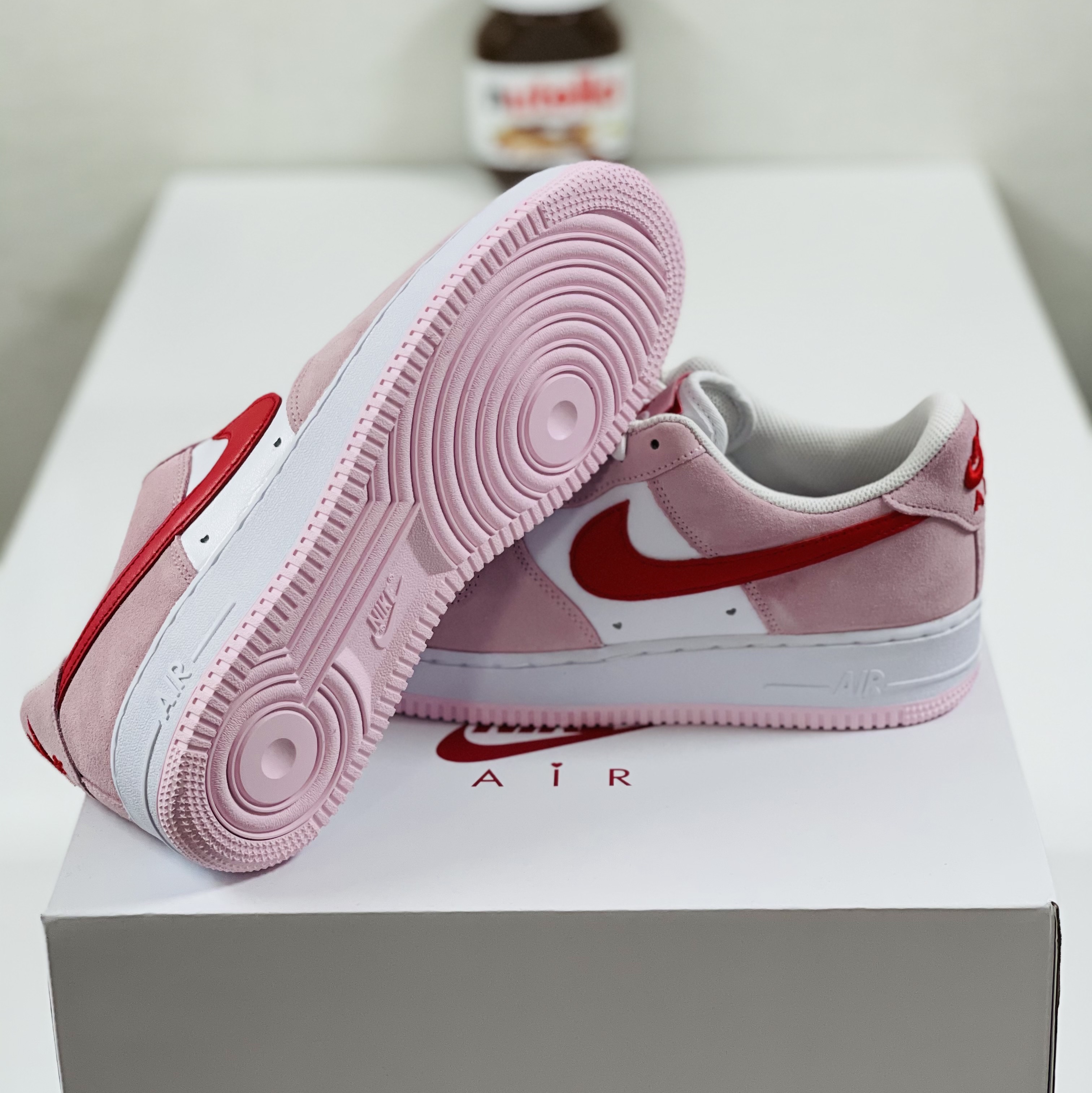 Nike Air Force 1 '07 QS Valentine's Day 착용 스타일 - 5