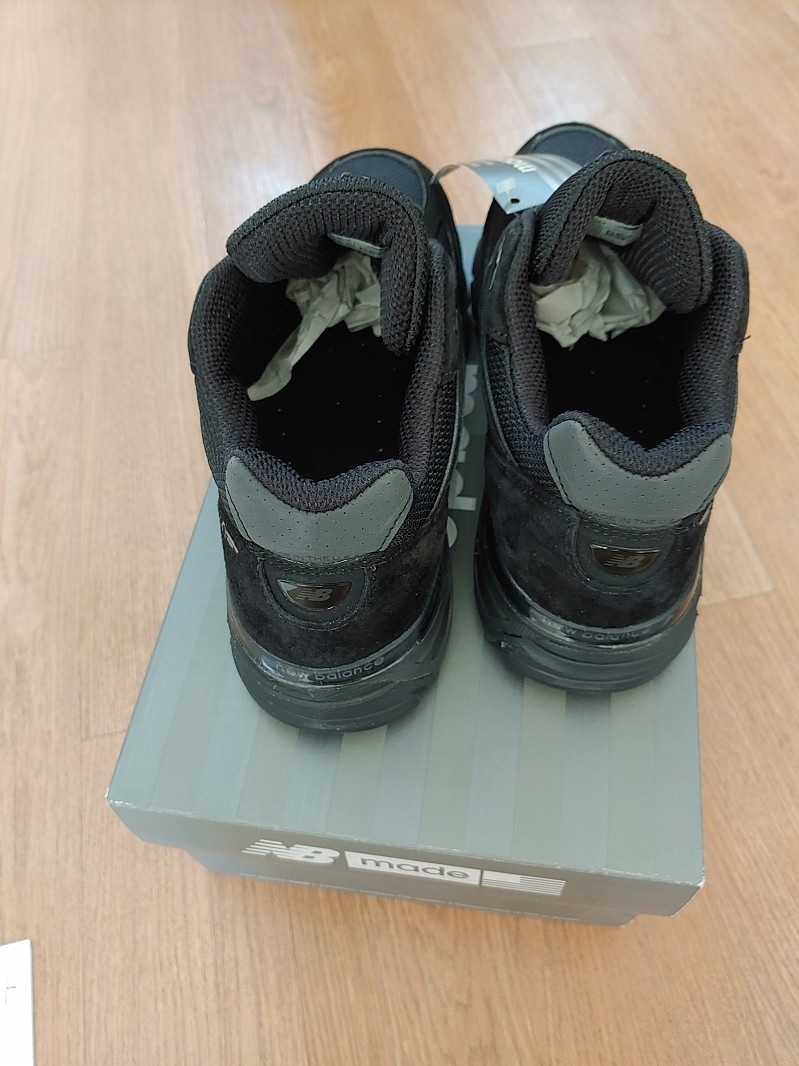 New Balance 990v4 Made in USA Black - D Standard 착용 스타일 - 2