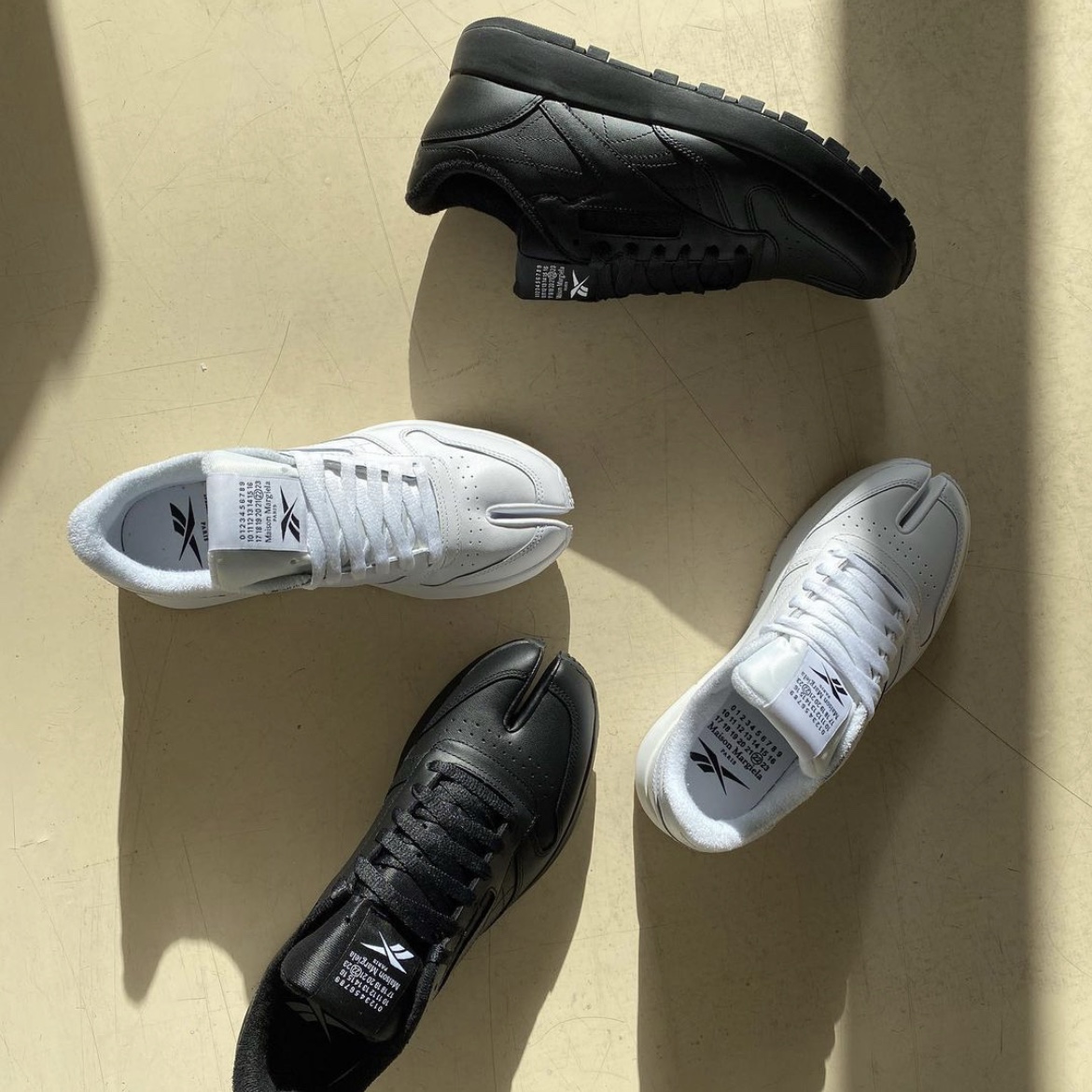 Reebok x Maison Margiela Classic Leather Tabi Shoes Black 착용 스타일