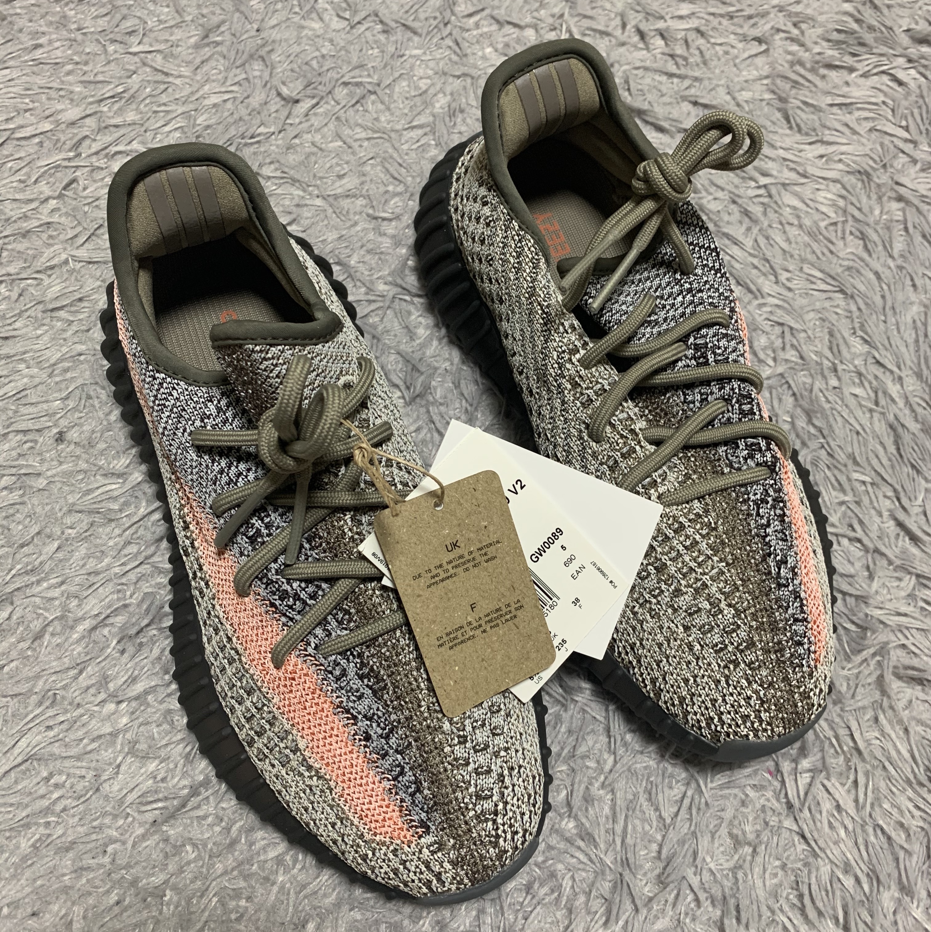 Adidas Yeezy Boost 350 V2 Ash Stone 착용 스타일