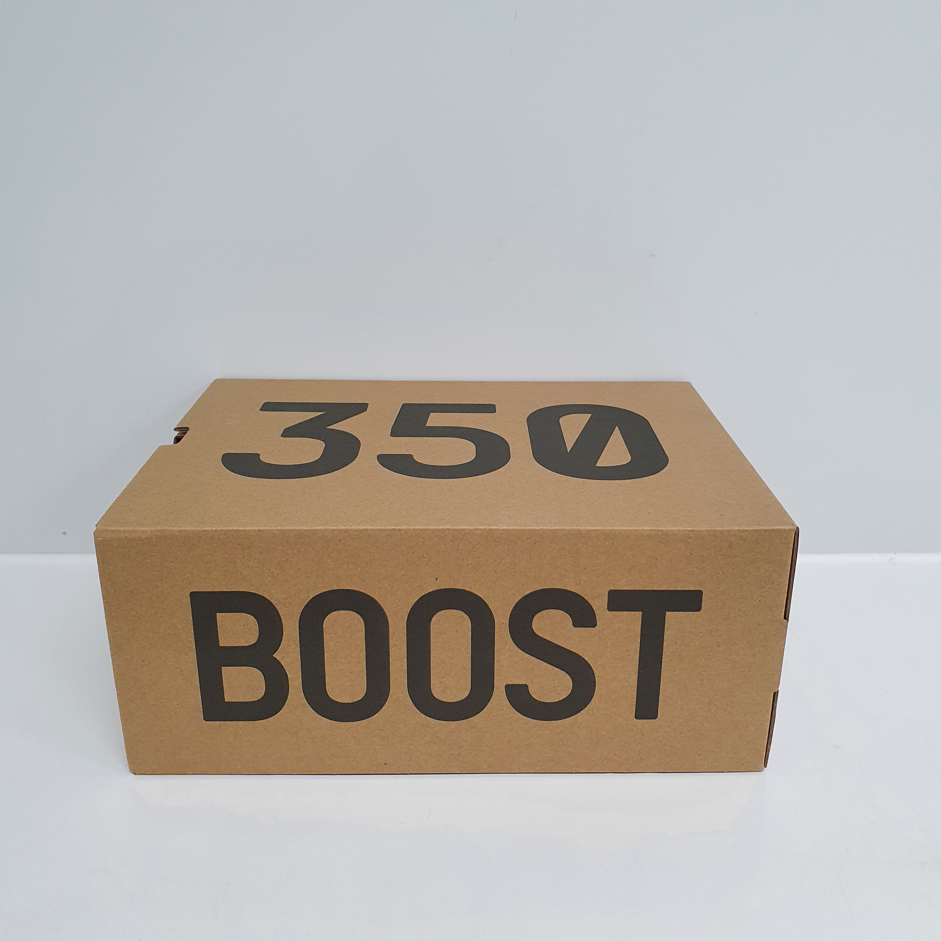 Adidas Yeezy Boost 350 V2 Ash Stone 착용 스타일 - 1