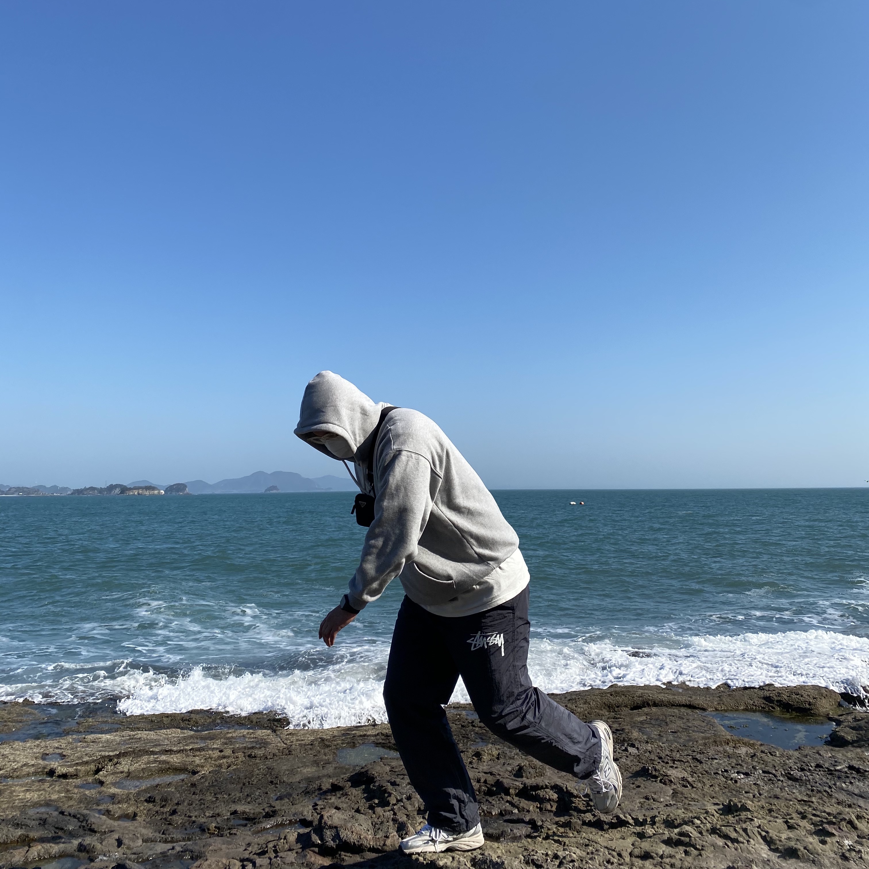 Nike x Stussy Beach Pants Off Noir, New Balance 530 Steel Grey 착용 스타일