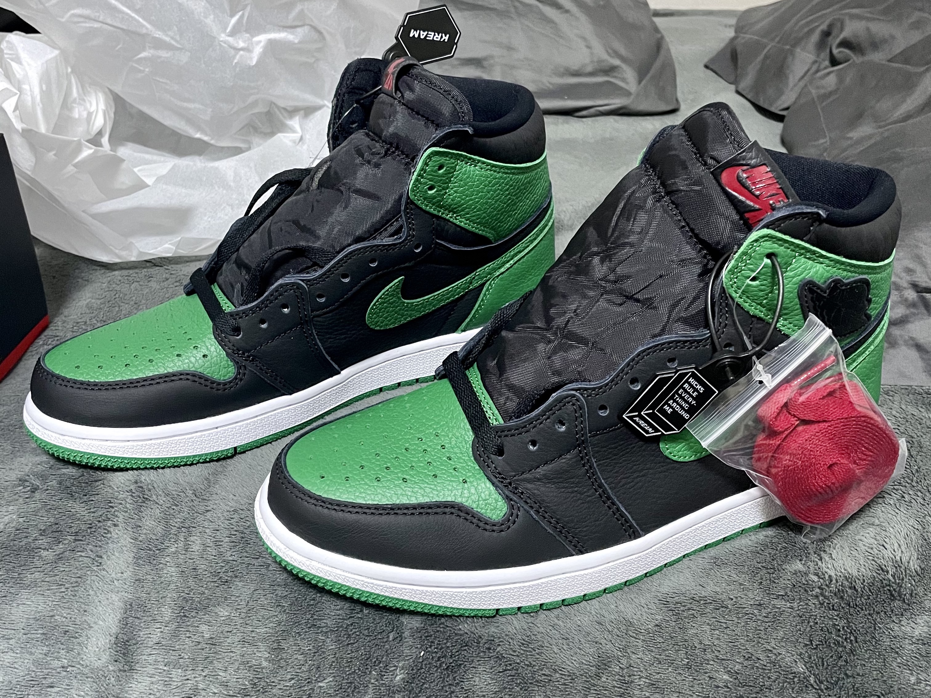 Jordan 1 Retro High OG Pine Green Black 착용 스타일 - 2