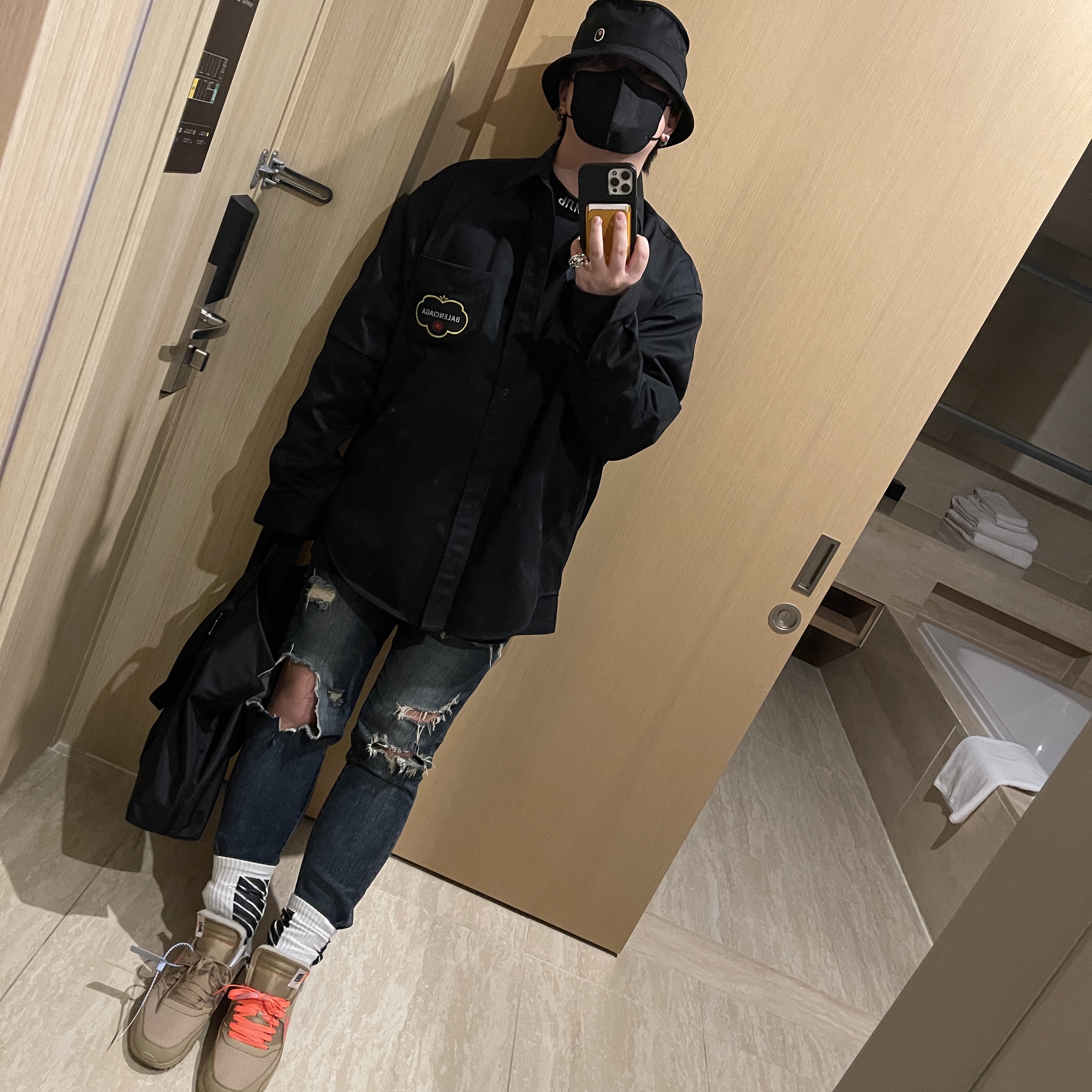 Nike x Off-White Air Max 90 V2 Desert Ore 착용 스타일
