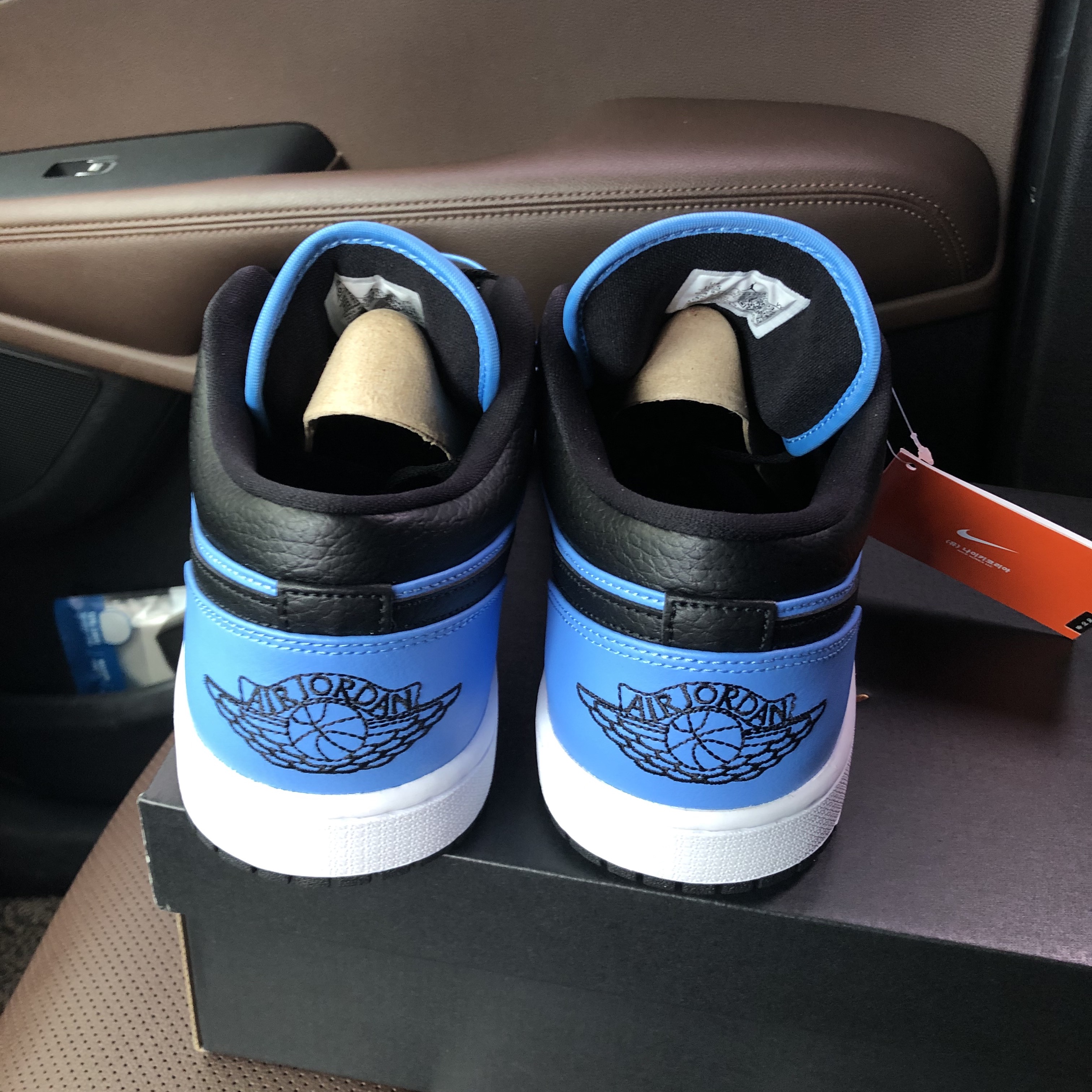 Jordan 1 Low University Blue Black 착용 스타일 - 3