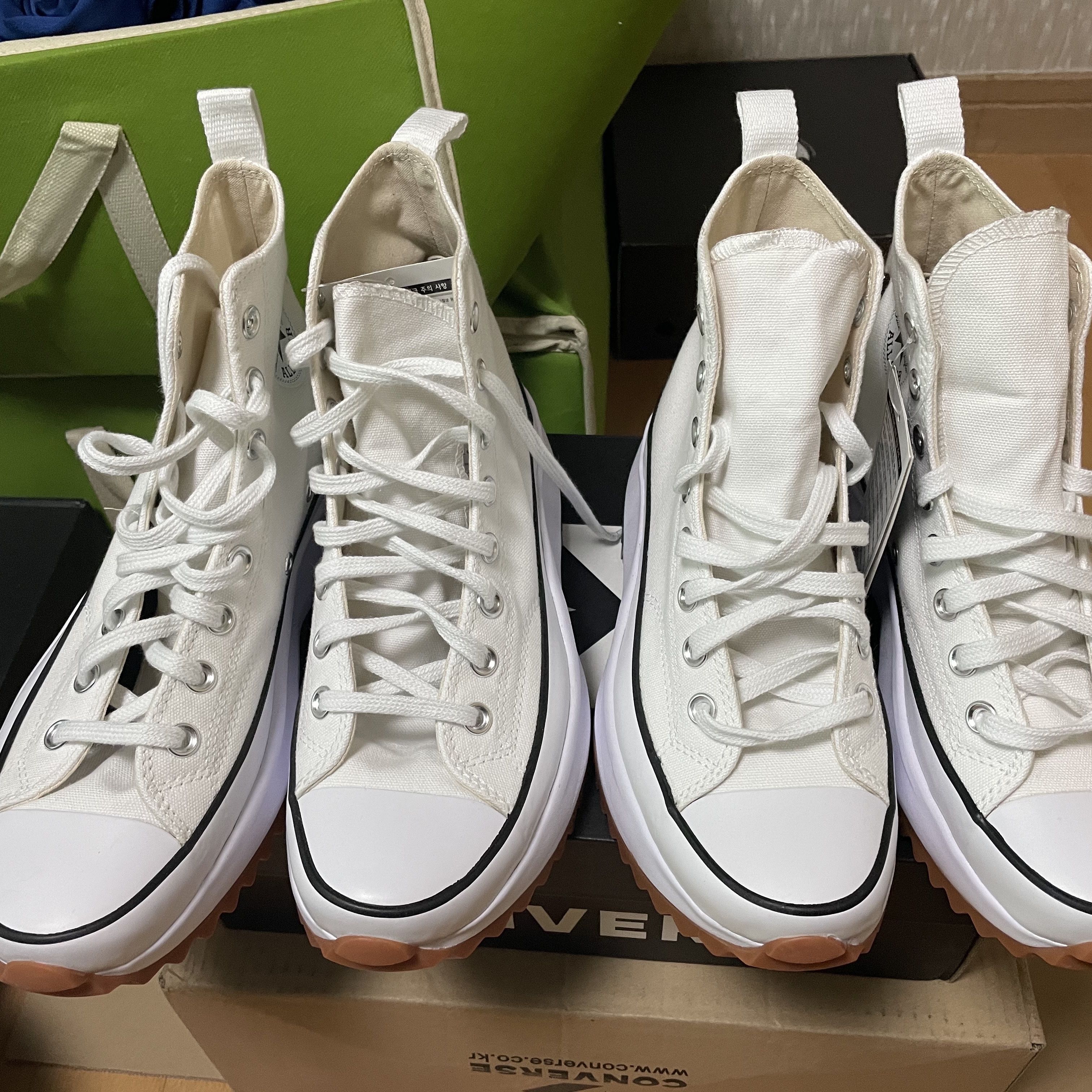 Converse Run Star Hike Hi White Black Gum 착용 스타일
